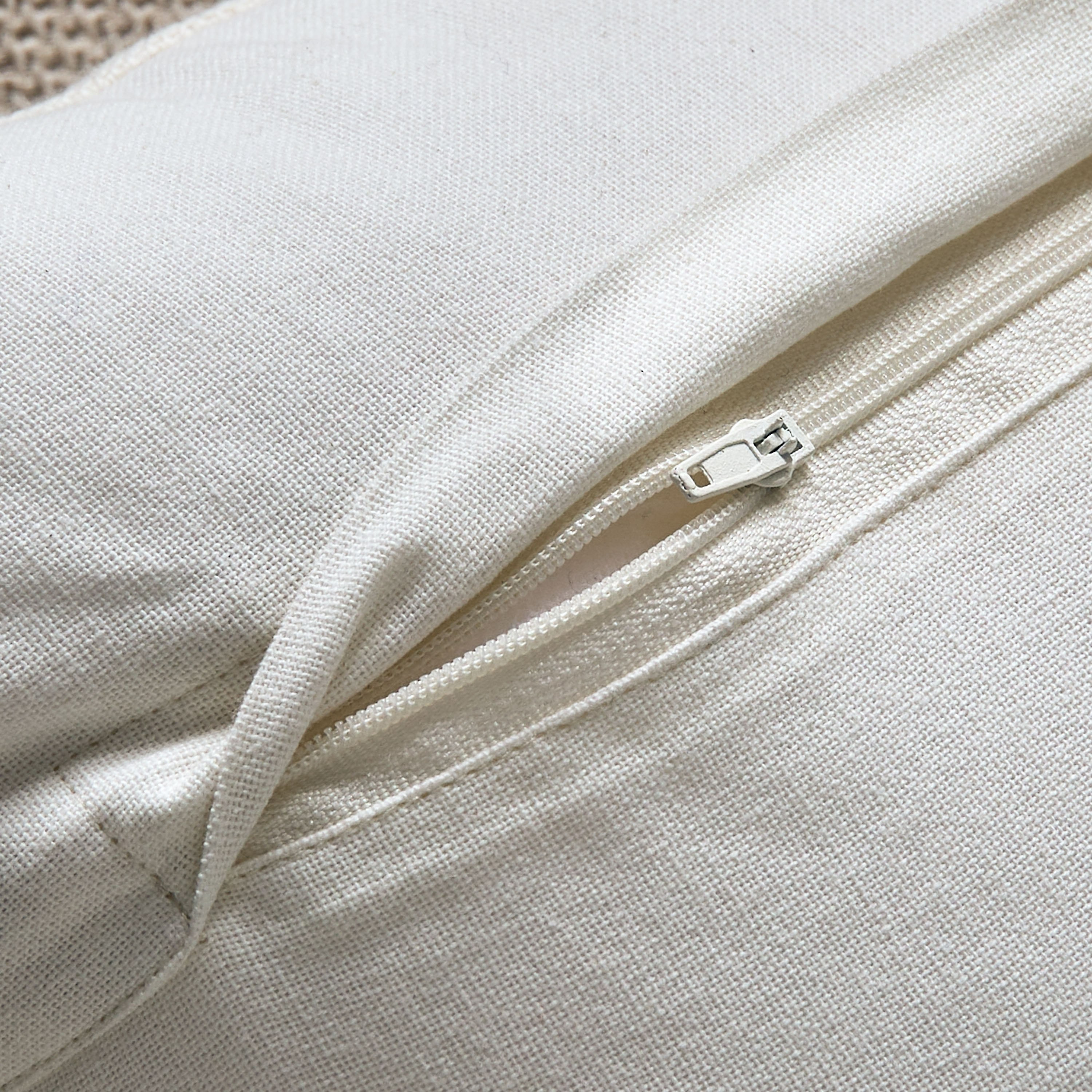 وسادة محشوة بتصميم كريسماس- 30x50 سم-hbxbedroom-bedding-cushionsandcovers-filledcushions-image-3