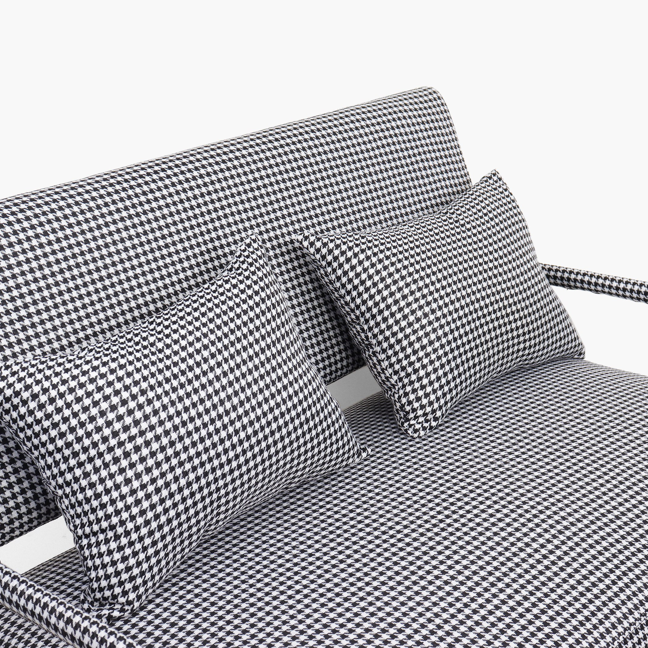 كرسي قماش بمقعدين مع وسادتين من ميريدان-hbxlivingroom-sofasandarmchairs-easychairs-image-8