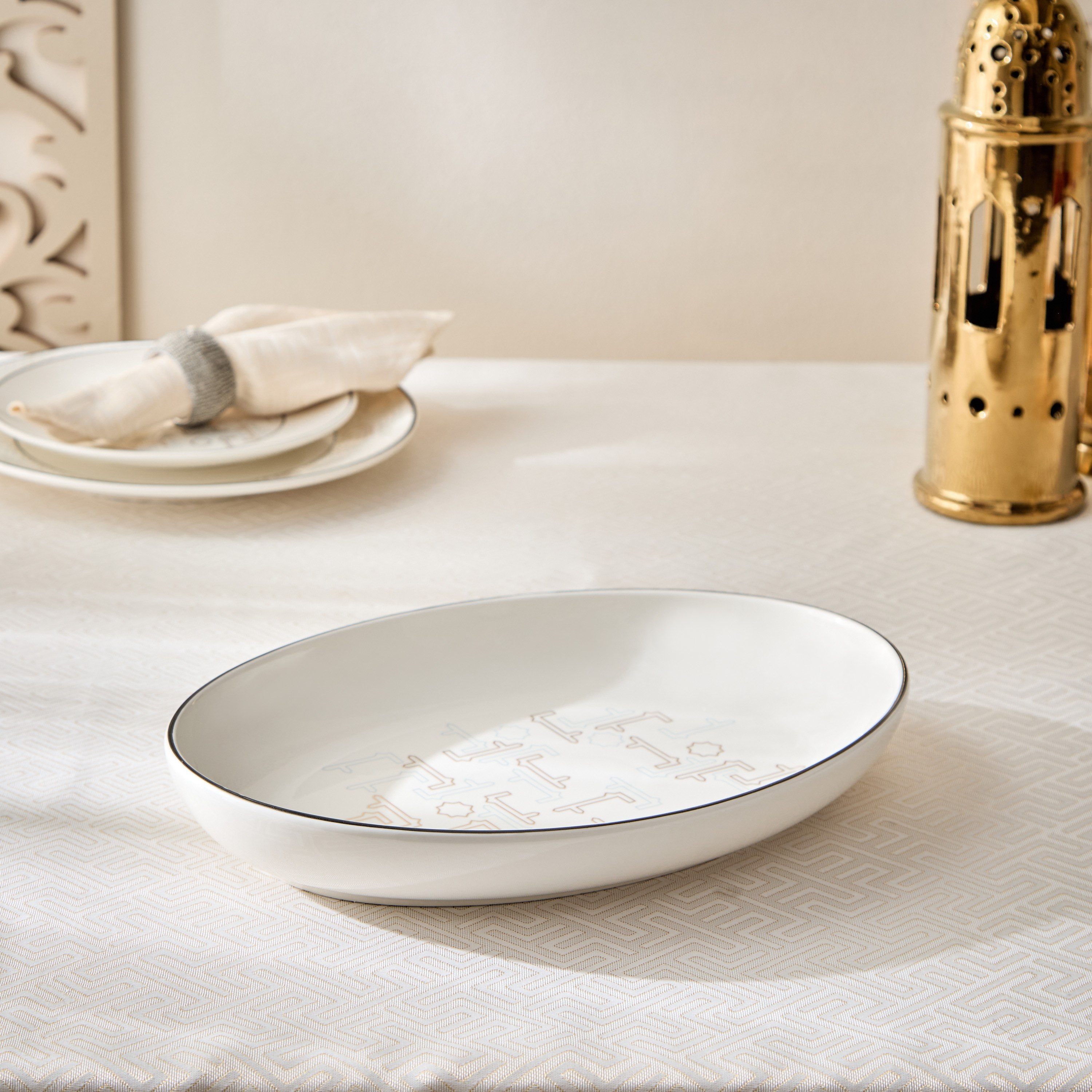 صحن بيضاوي ميراج من سكاي لاين-hbxdecorandfurnishings-tabletop-serveware-image-1