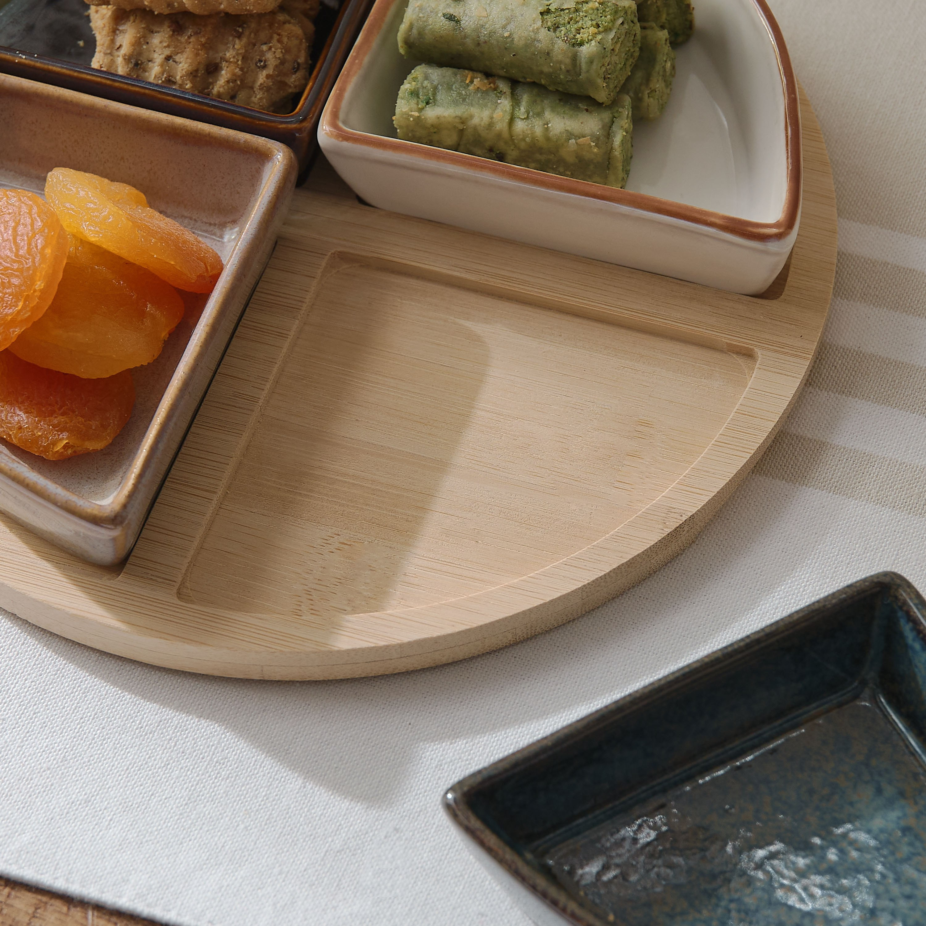 طقم تقديم 4 قطع من إيدن-hbxdecorandfurnishings-tabletop-serveware-image-4