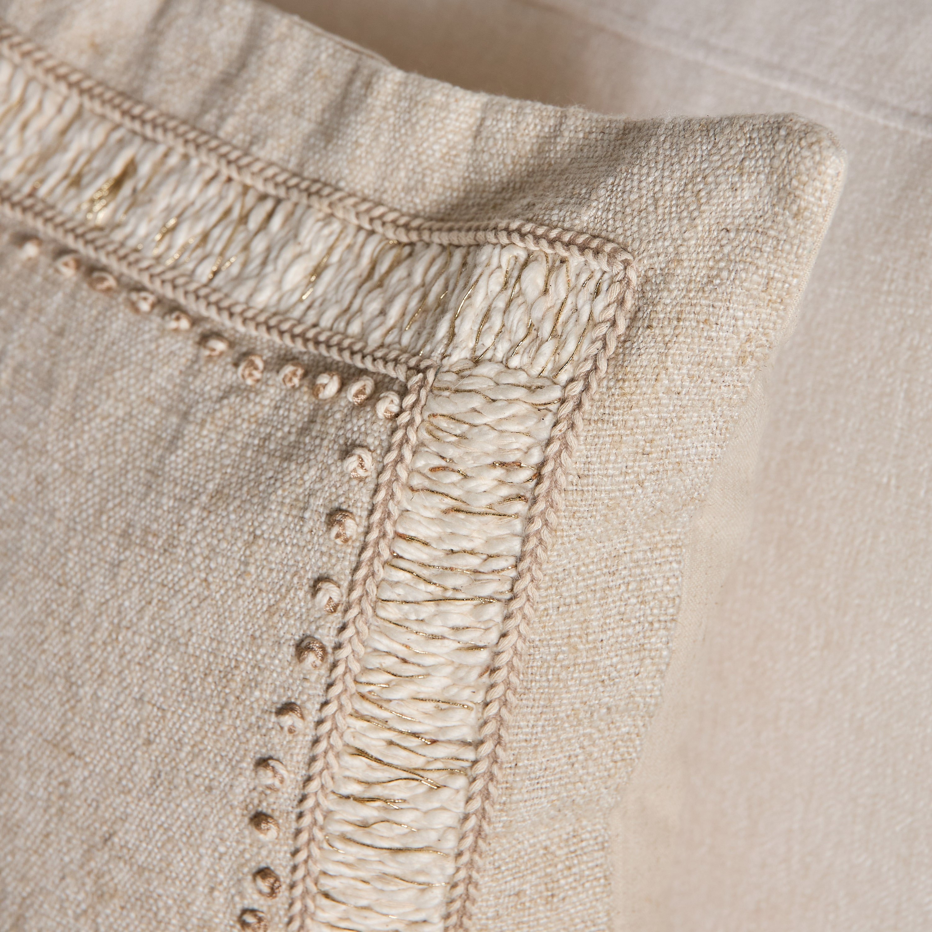 وسادة محشوة متعددة التصاميم - بترا - 45×45 سم-hbxhomeware-hbxbedroom-image-2