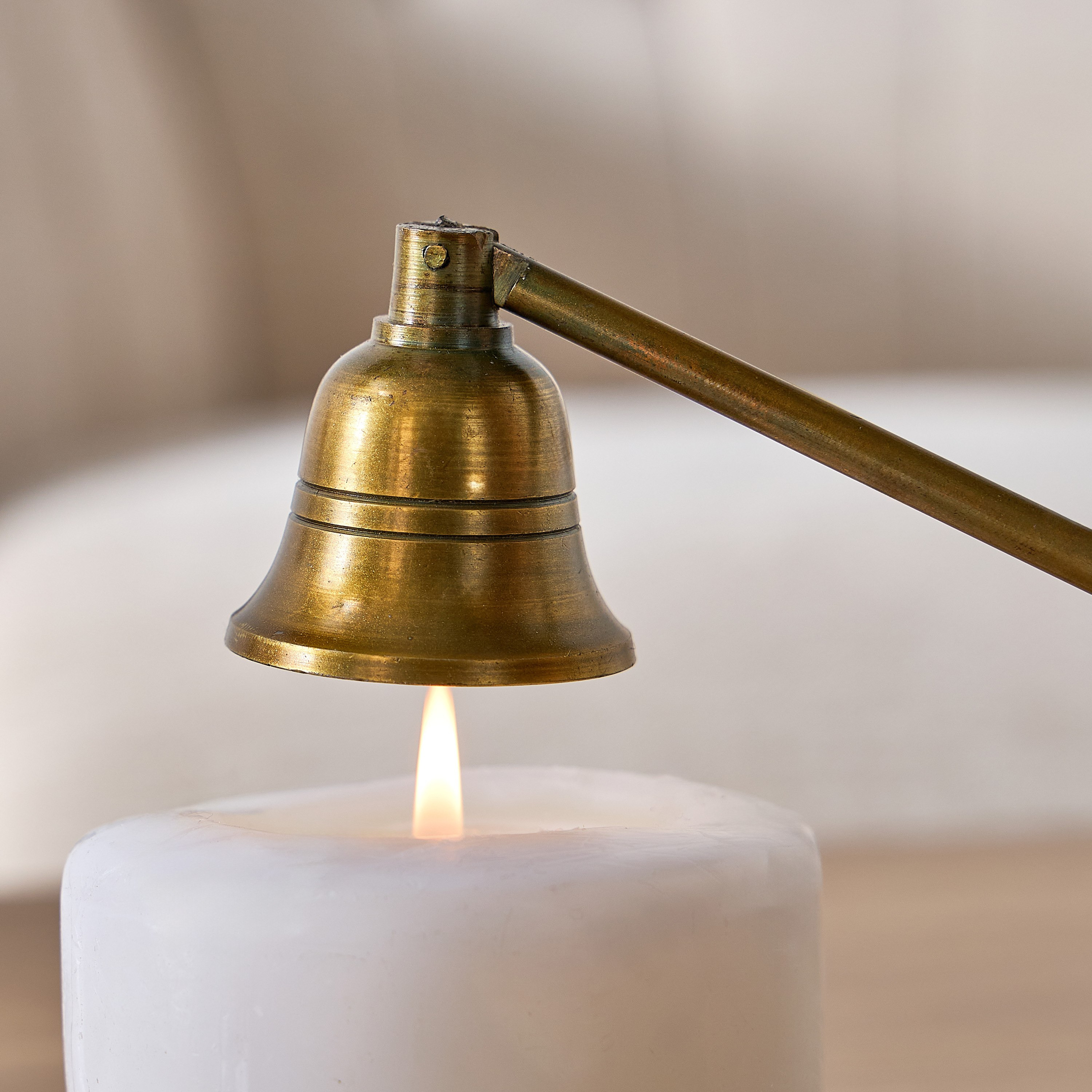 مطفأة ألومنيوم نحاس عتيقة من كالوت - 33 سم-hbxdecorandfurnishings-homefragrance-candleholders-image-3