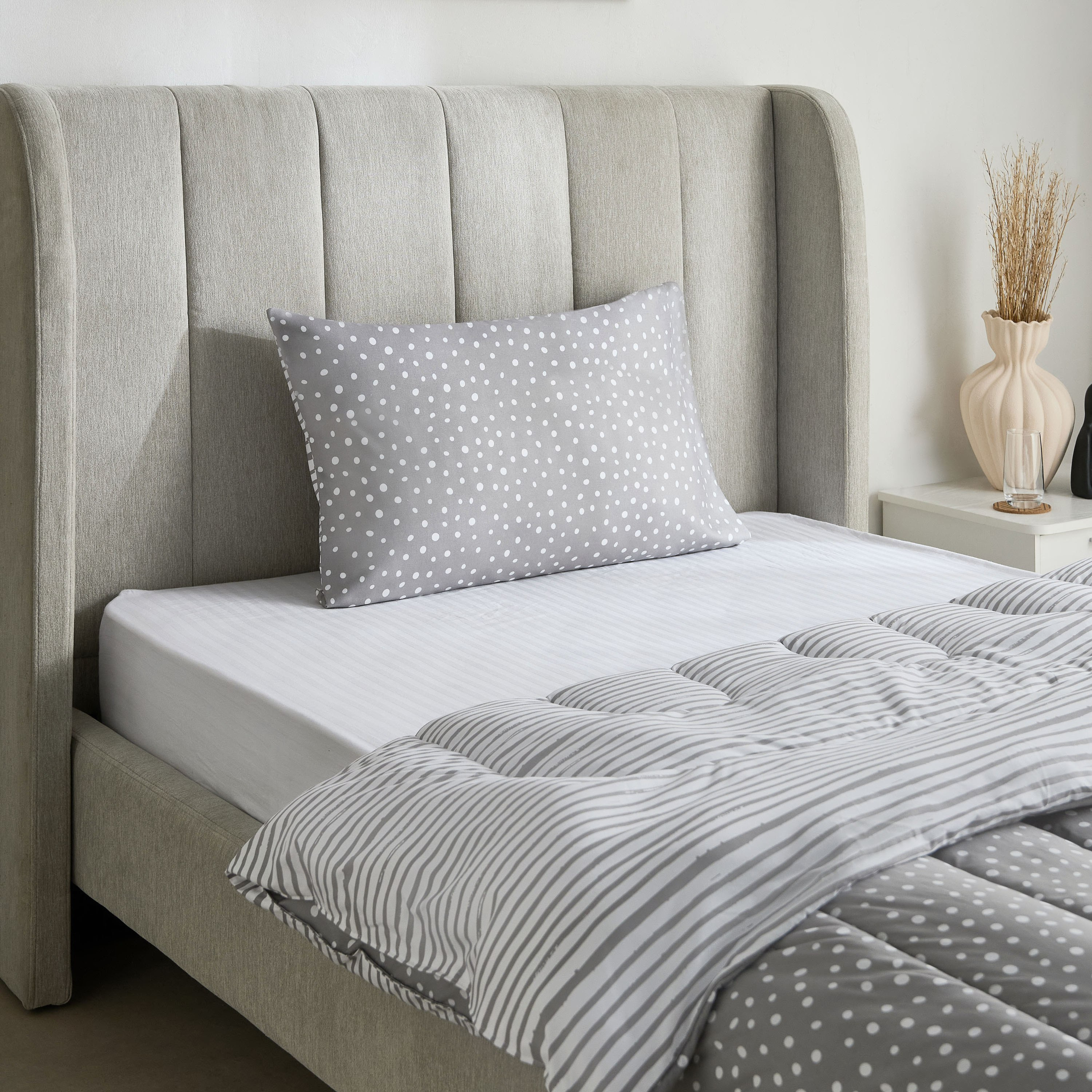 طقم لحاف توين ألياف دقيقة بطبعات قطعتين من أونتاريو- 160x220 سم-hbxhomeware-hbxbedroom-image-1