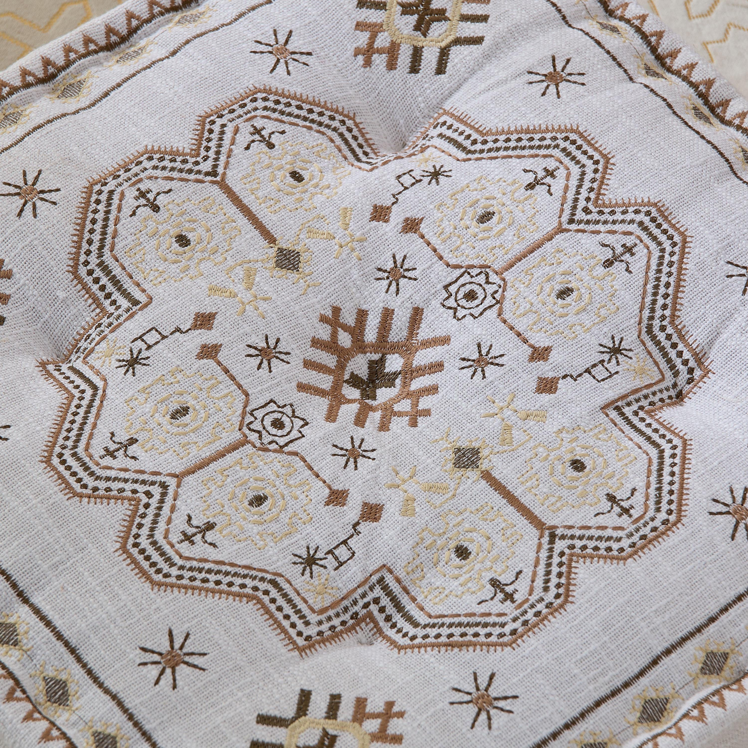 وسادة أرضية ميداليون مطرزة من مهرجان زهرة - 60x60x12 سم-hbxhomeware-hbxlivingroom-image-3