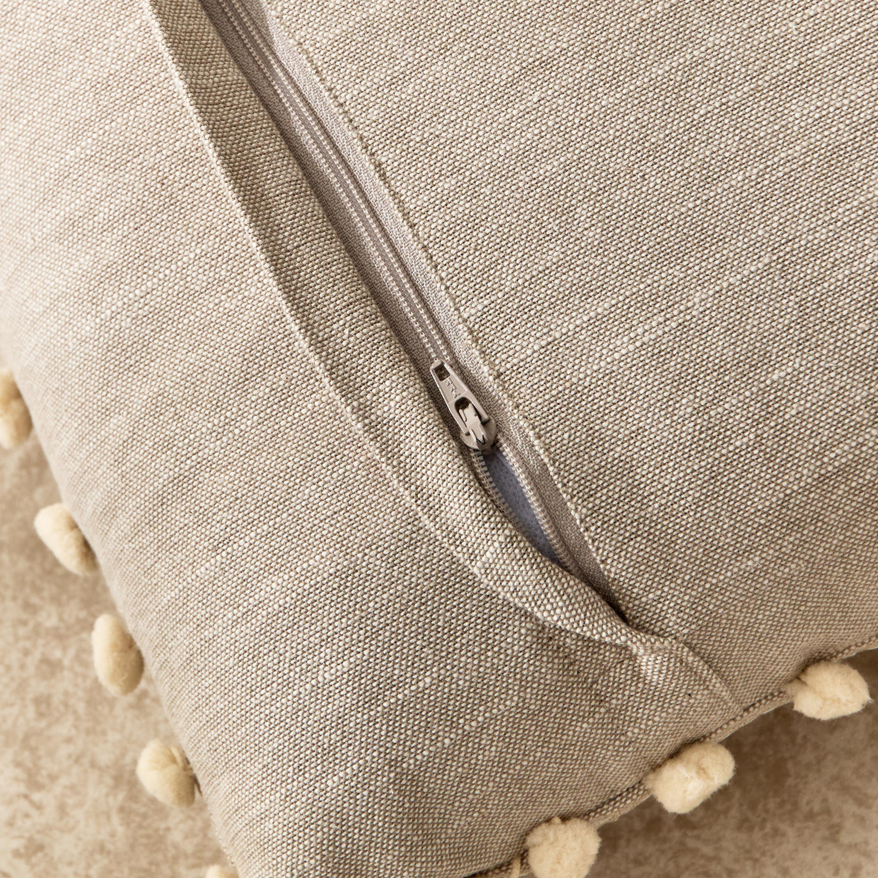 وسادة صغيرة كليم مطرز من مهرجان فچر - 40x40 سم-hbxlivingroom-furnishings-cushionsandcovers-filledcushions-image-3