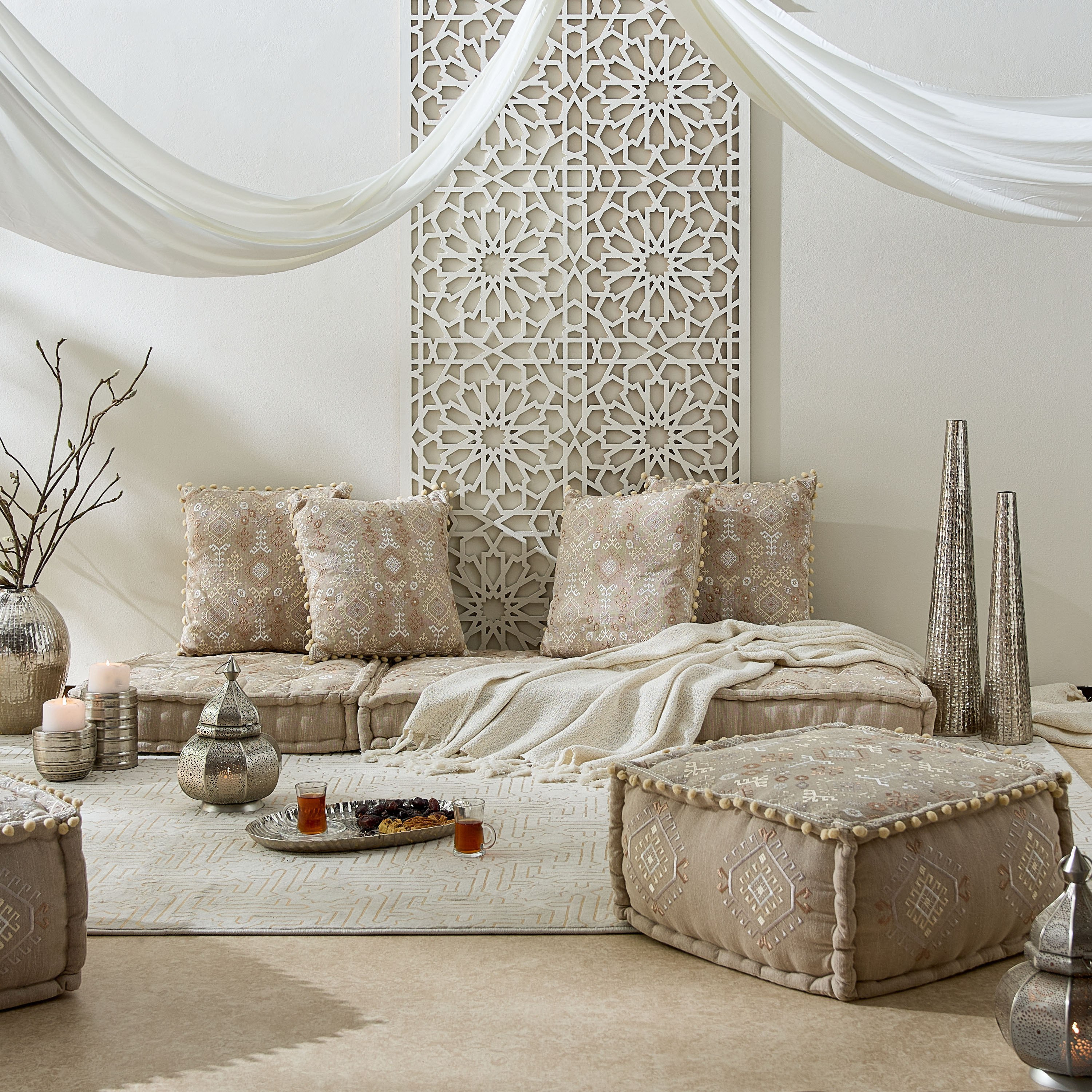 وسادة صغيرة كليم مطرز من مهرجان فچر - 40x40 سم-hbxlivingroom-furnishings-cushionsandcovers-filledcushions-image-4