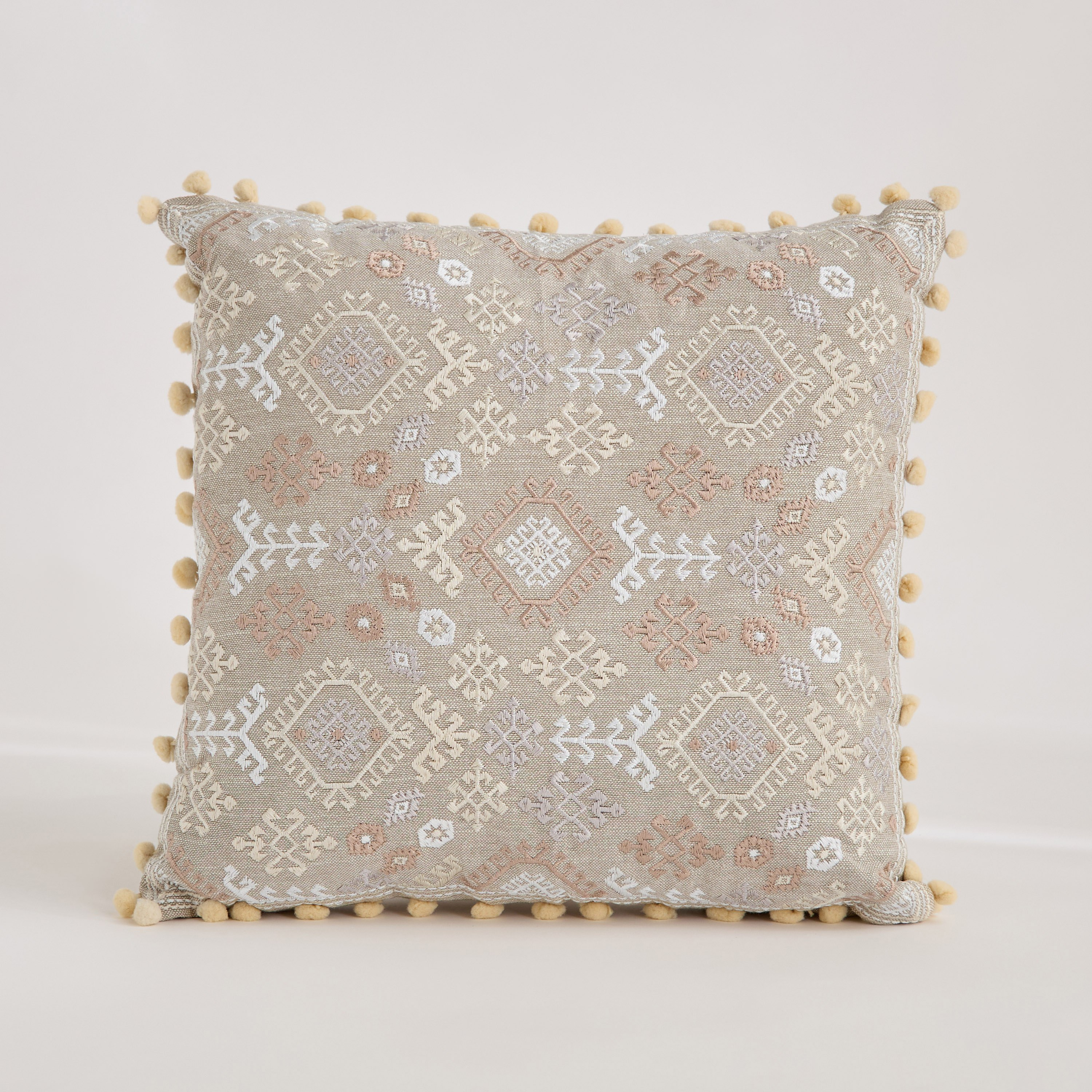 وسادة صغيرة كليم مطرز من مهرجان فچر - 40x40 سم-hbxlivingroom-furnishings-cushionsandcovers-filledcushions-image-5
