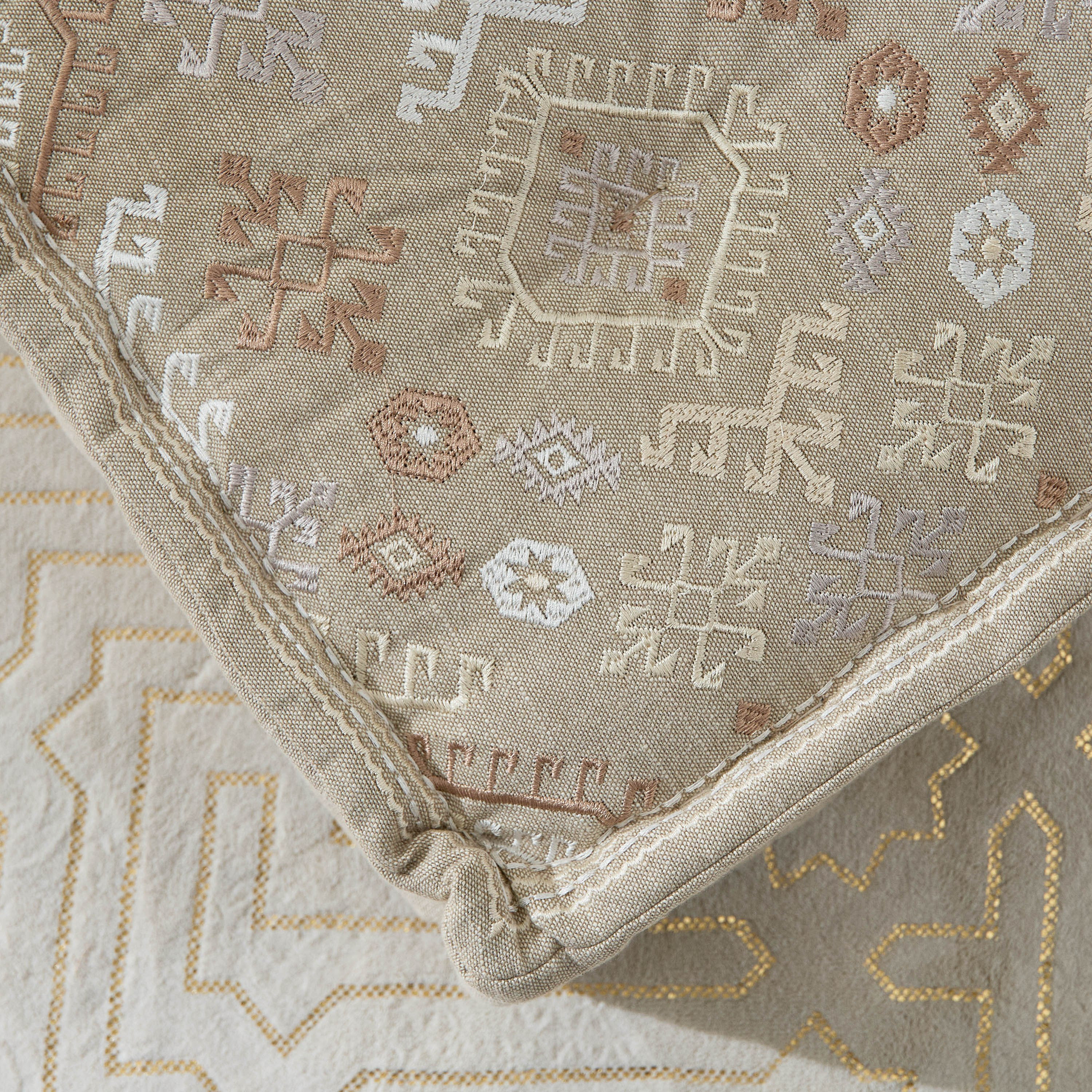 وسادة أرضية كليم مطرز من مهرجان فچر - 60x60x12 سم-PROMO_HB_AE_B1G1_250925-image-3