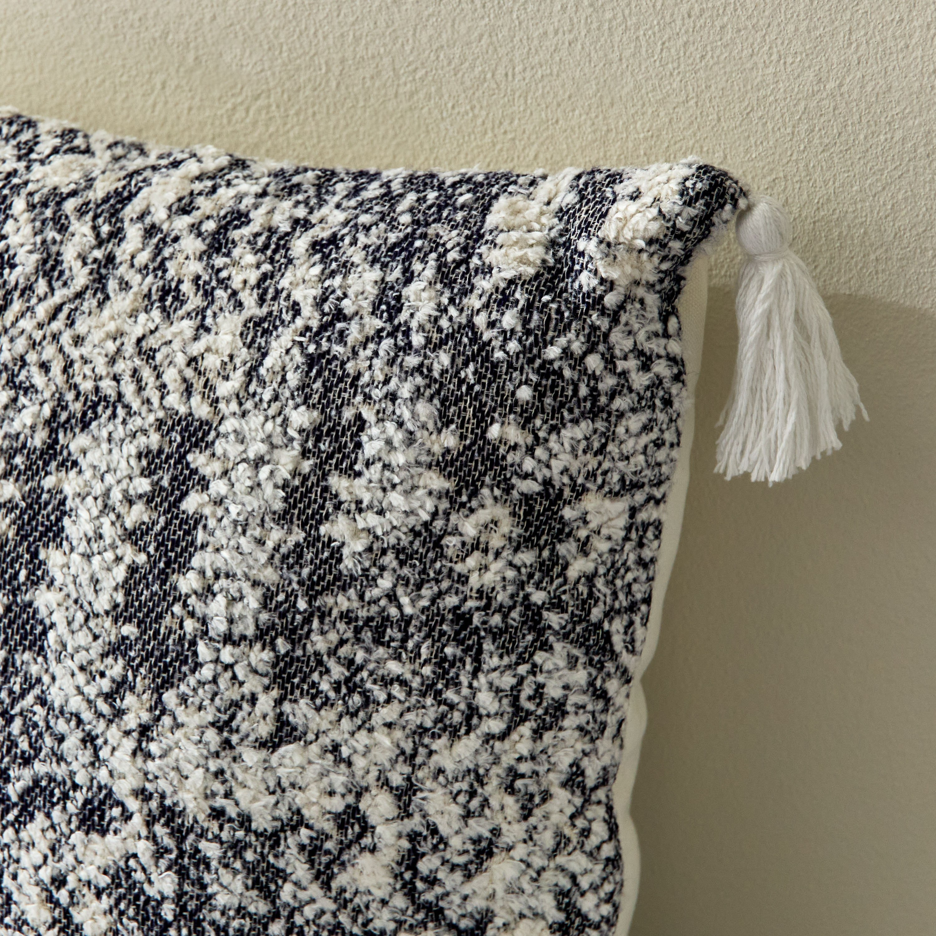 وسادة صغيرة جاكار من مهرجان رحمة - 40x40 سم-hbxlivingroom-furnishings-cushionsandcovers-filledcushions-image-2
