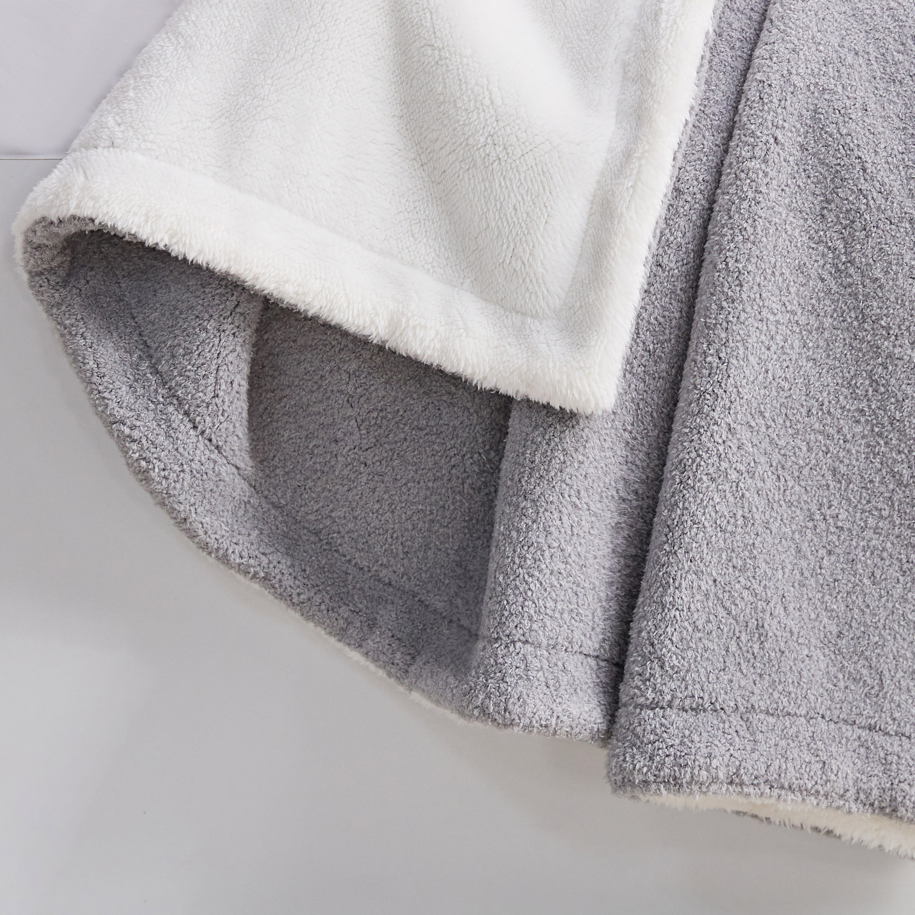 بطانية كوين مزدوجة الطبقات من لوجان تيدي- 200x220 سم-hbxhomeware-hbxbedroom-image-5
