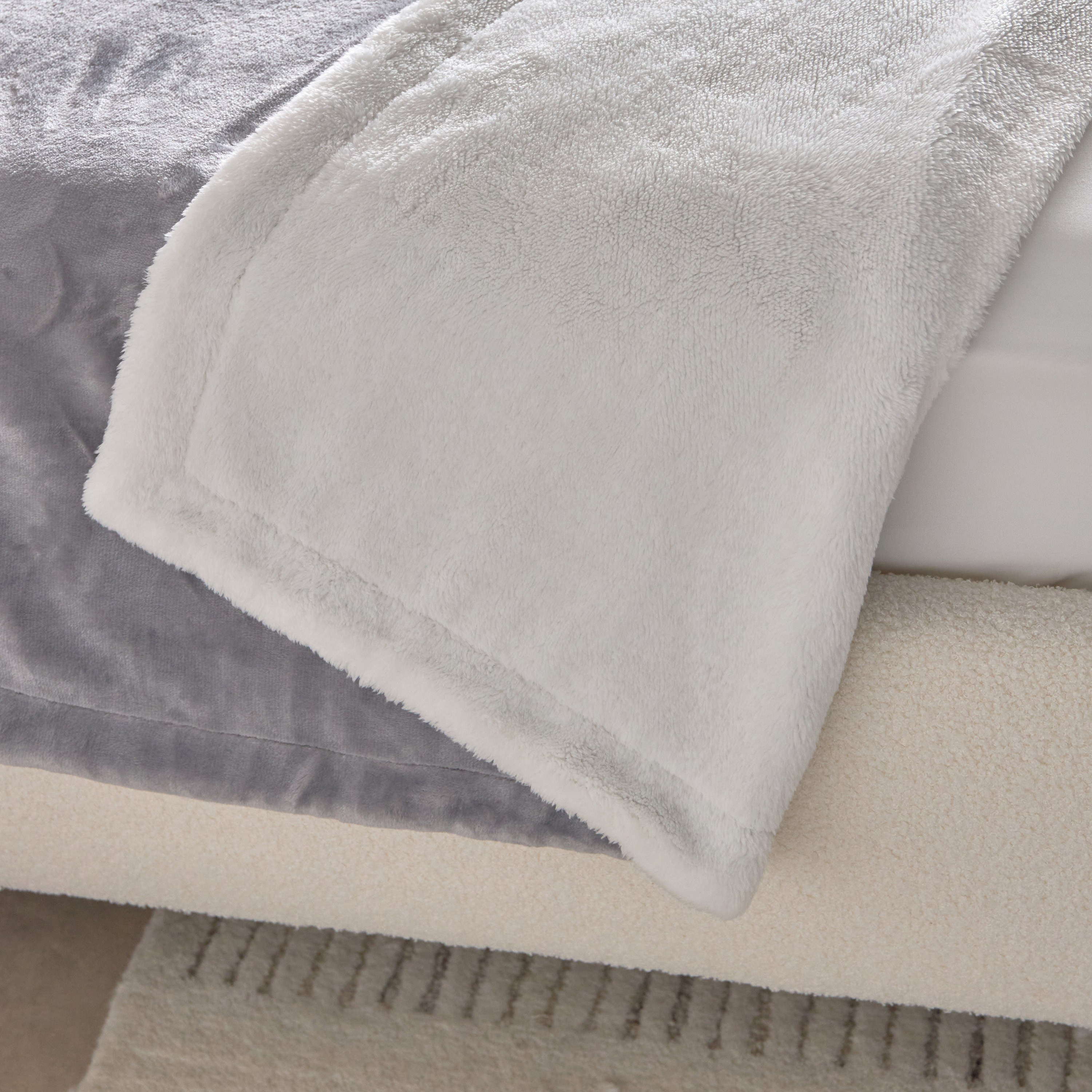 Snugsoft Flannel Double Layer Twin Blanket - 150x200 cm-hbxhomeware-hbxbedroom-image-5