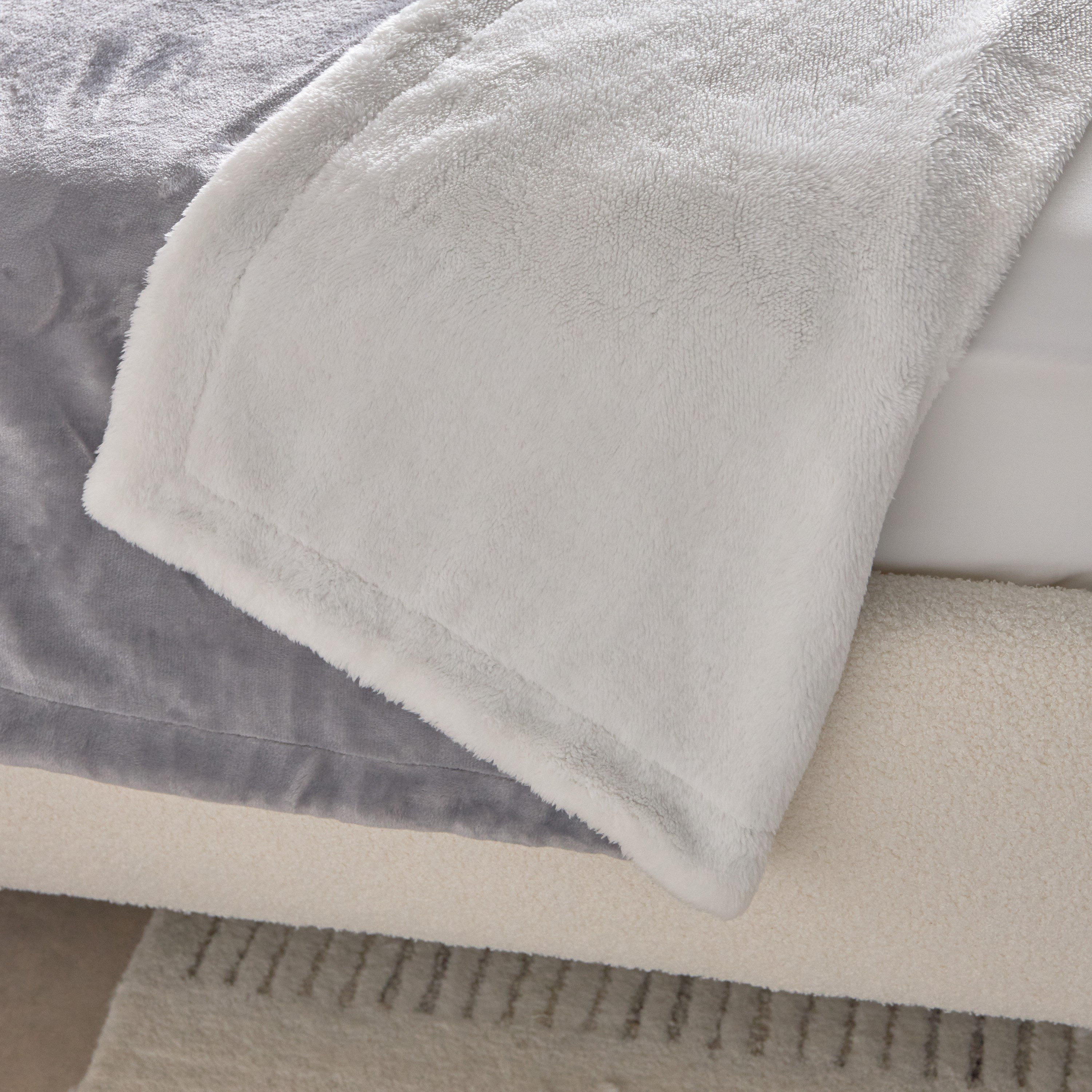 Snugsoft Flannel Double Layer King Blanket - 220x240 cm-hbxhomeware-hbxbedroom-image-5