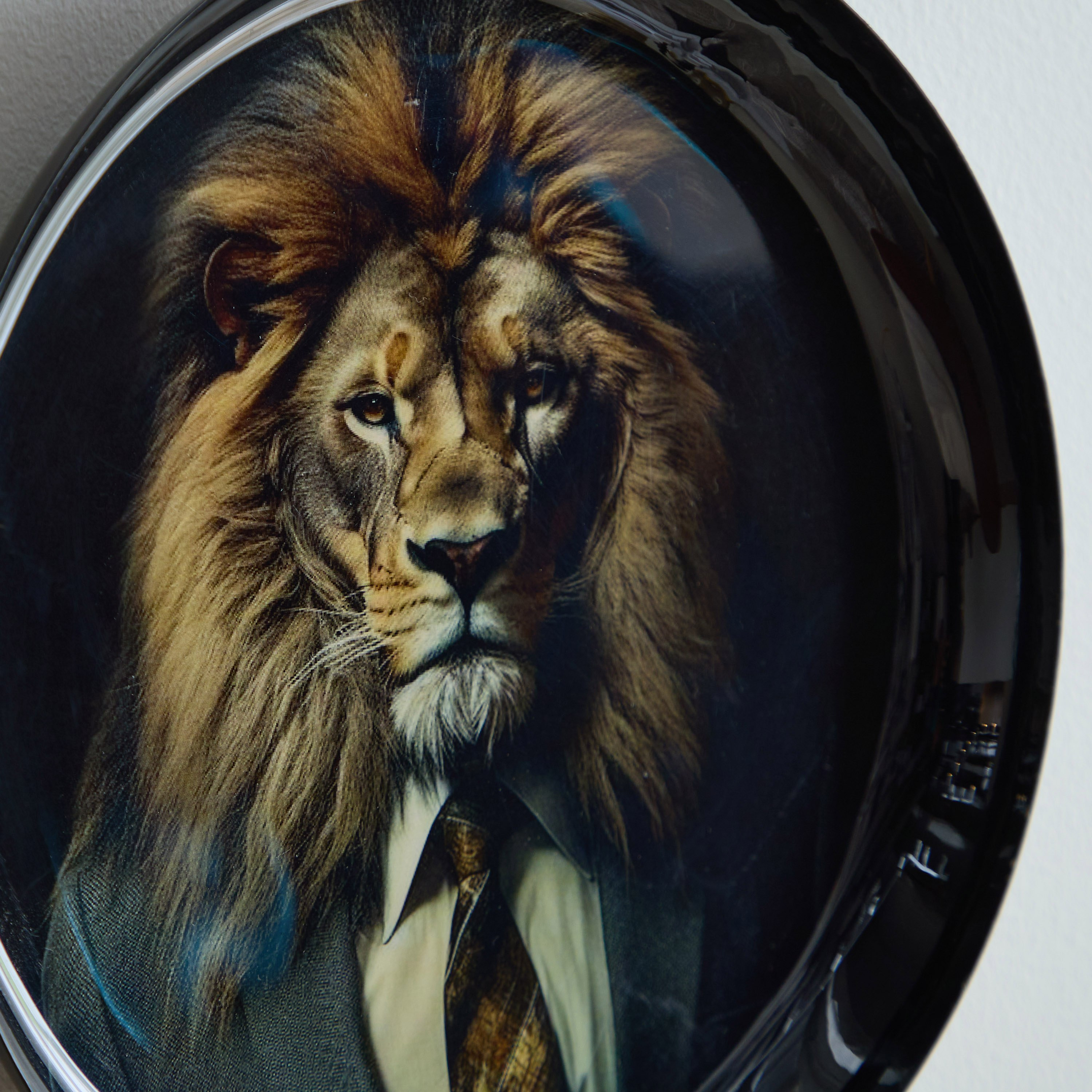 Nathal Enamelled Lion Wall Hanging Tray - 29.5x29.5x3 cm-hbxhomeware-hbxdecorandfurnishings-image-3