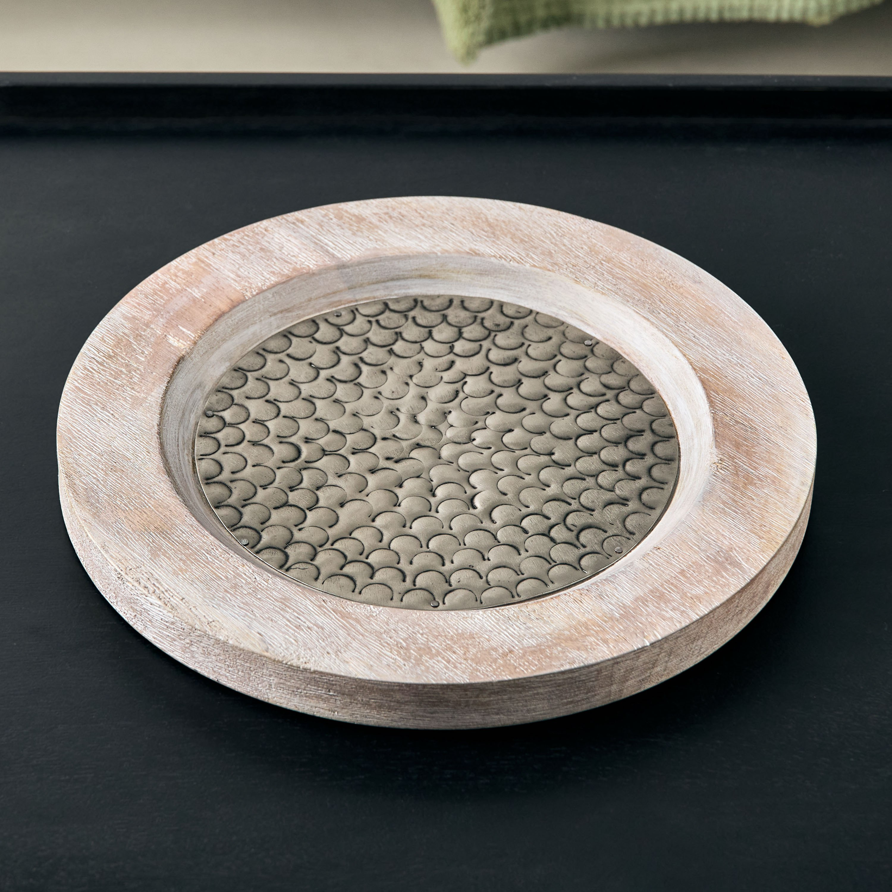 صينية ديكور خشب بتفاصيل حديد من فليج - 30x30x2.5 سم-hbxhomeware-hbxdecorandfurnishings-image-2