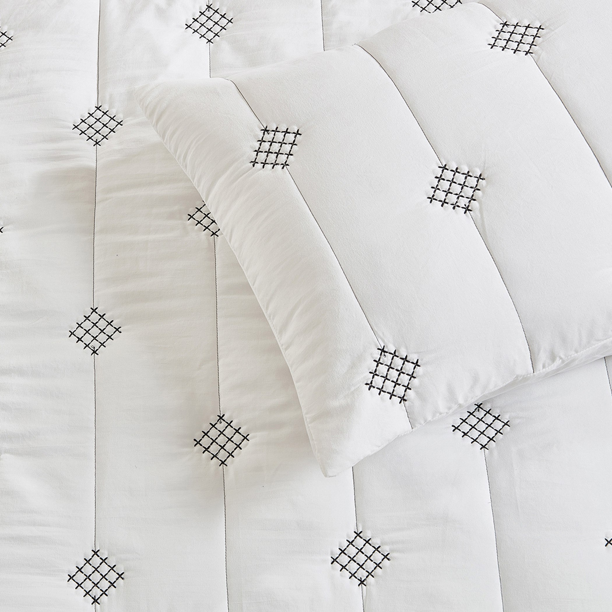 طقم لحاف توين بتطريزات دايموند سوداء 3 قطع جوان من وايت بليس - 150x220 سم-hbxhomeware-hbxbedroom-image-3