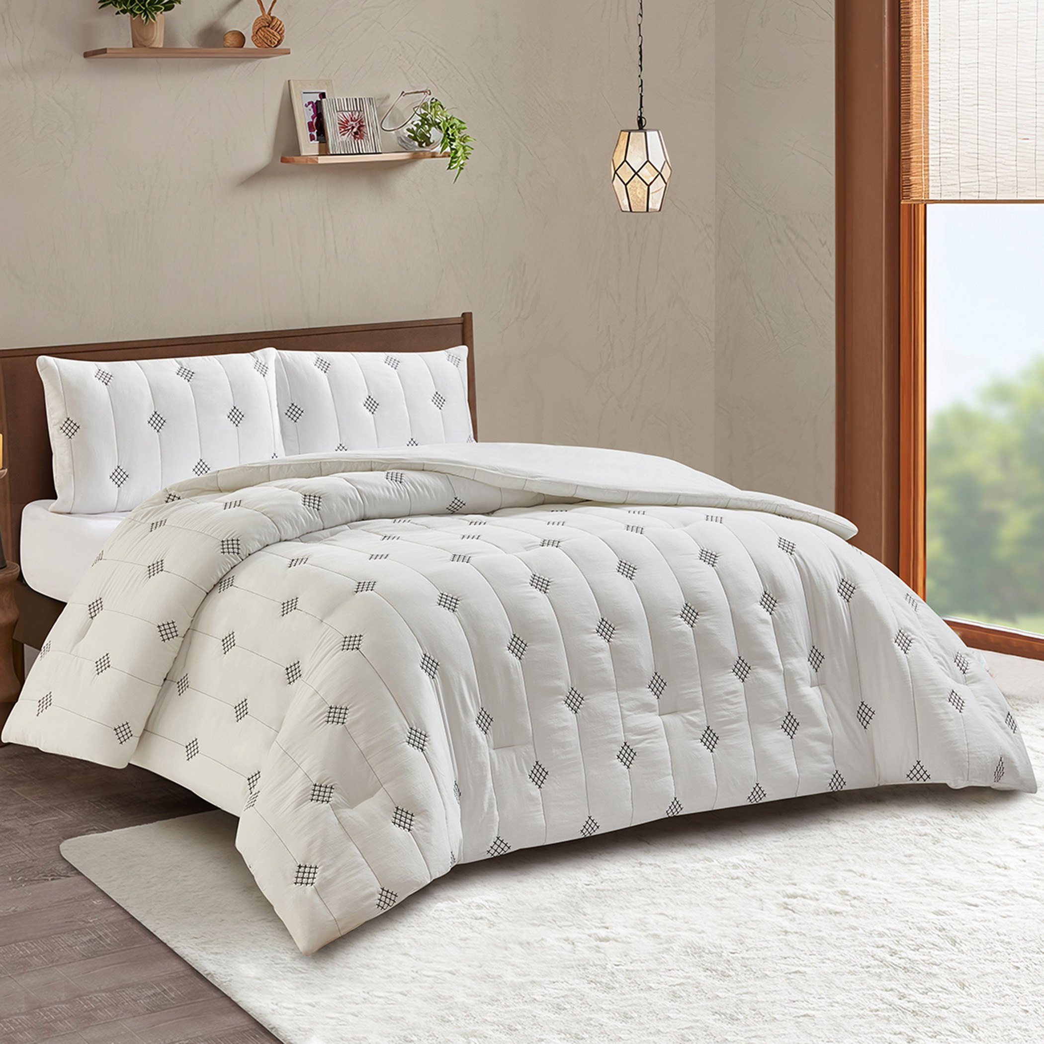 طقم لحاف كينج بتطريزات دايموند سوداء 3 قطع جوان من وايت بليس - 220x240 سم-hbxhomeware-hbxbedroom-image-1