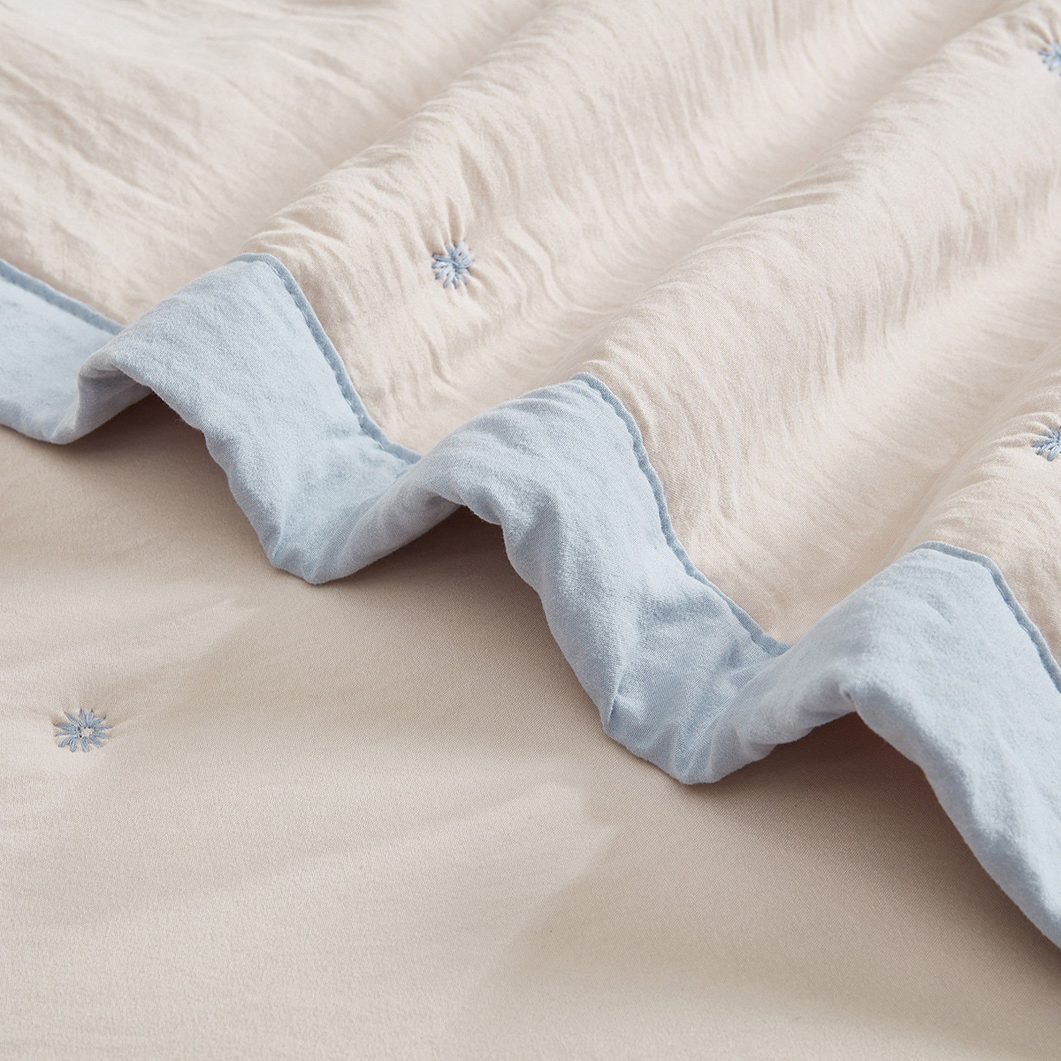 Tyler Floral 2-Piece Embroidered Flange Single Comforter Set - 135x220 cm-hbxhomeware-hbxbedroom-image-4
