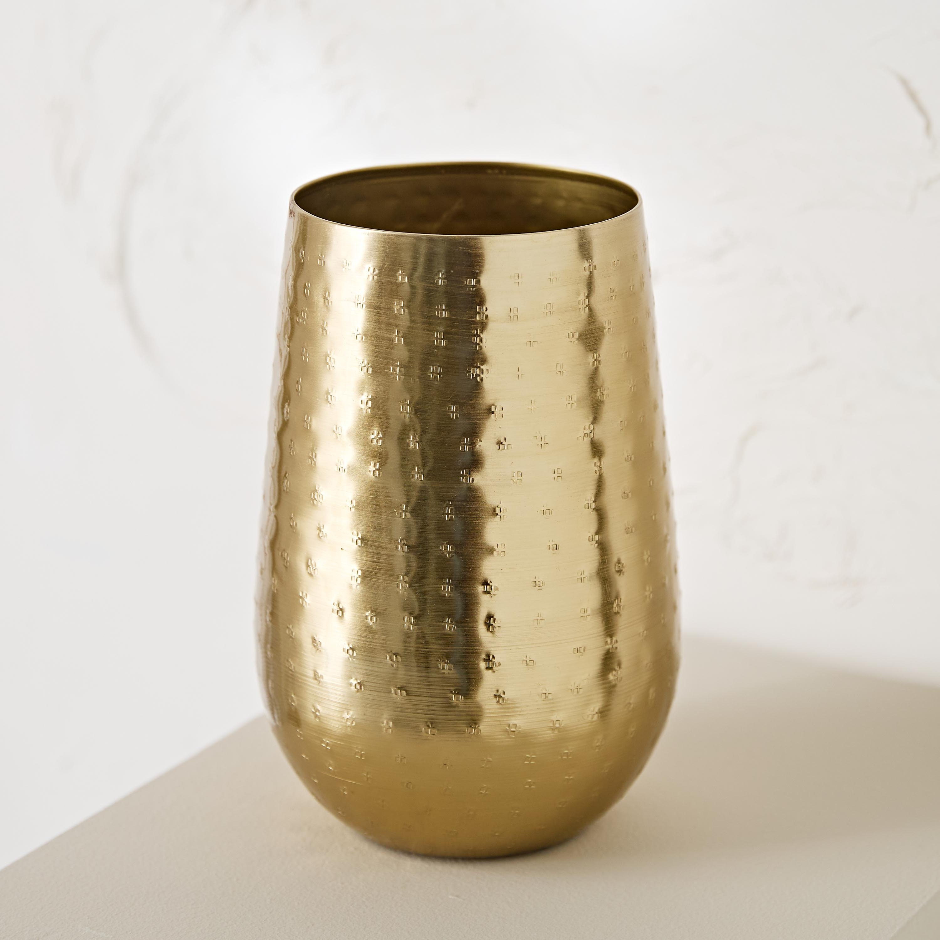 مزهرية معدن من أفيا - 15x15x23 سم-hbxbedroom-decorandaccessories-vases-image-2