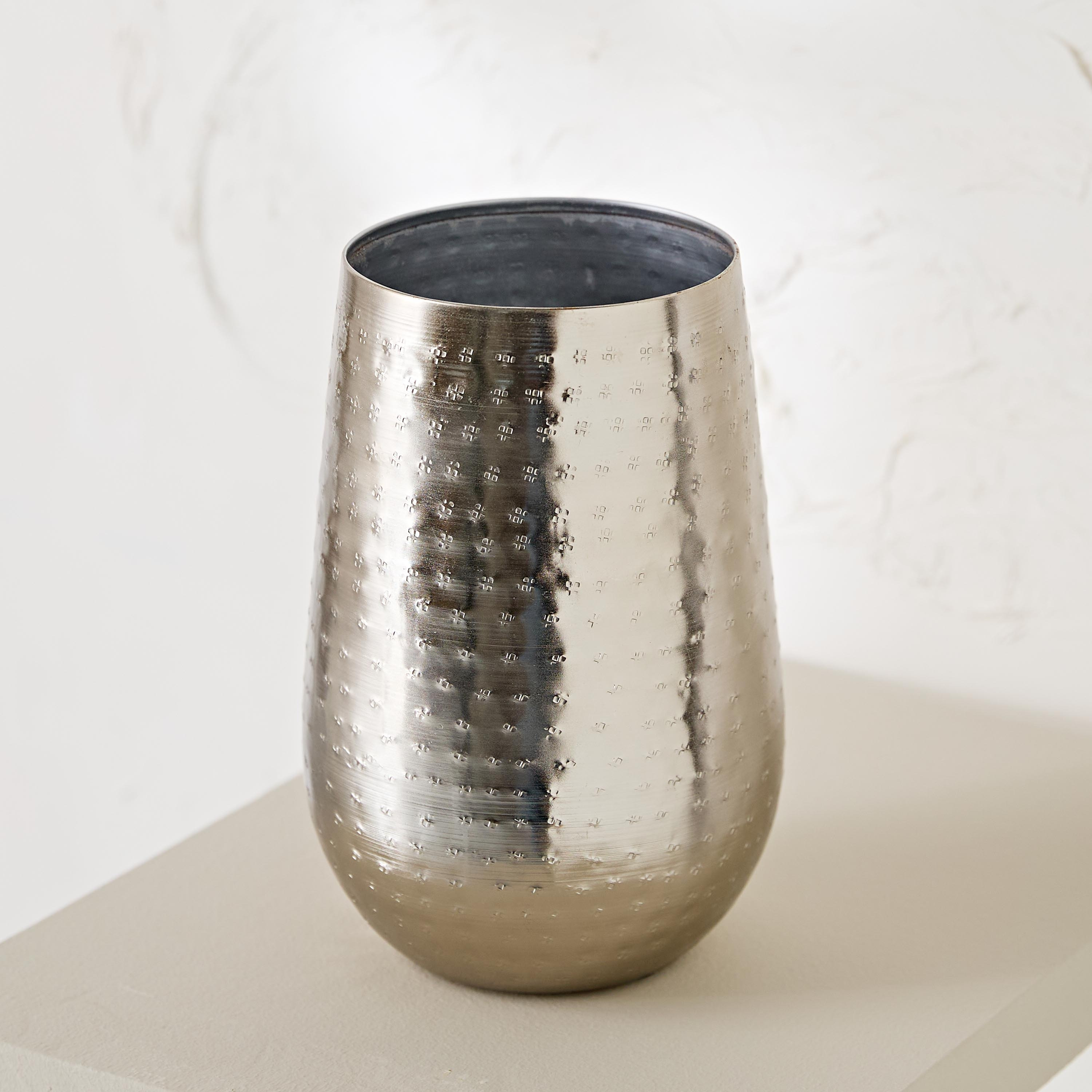 مزهرية معدن من أفيا - 15x15x23 سم-hbxbedroom-decorandaccessories-vases-image-2