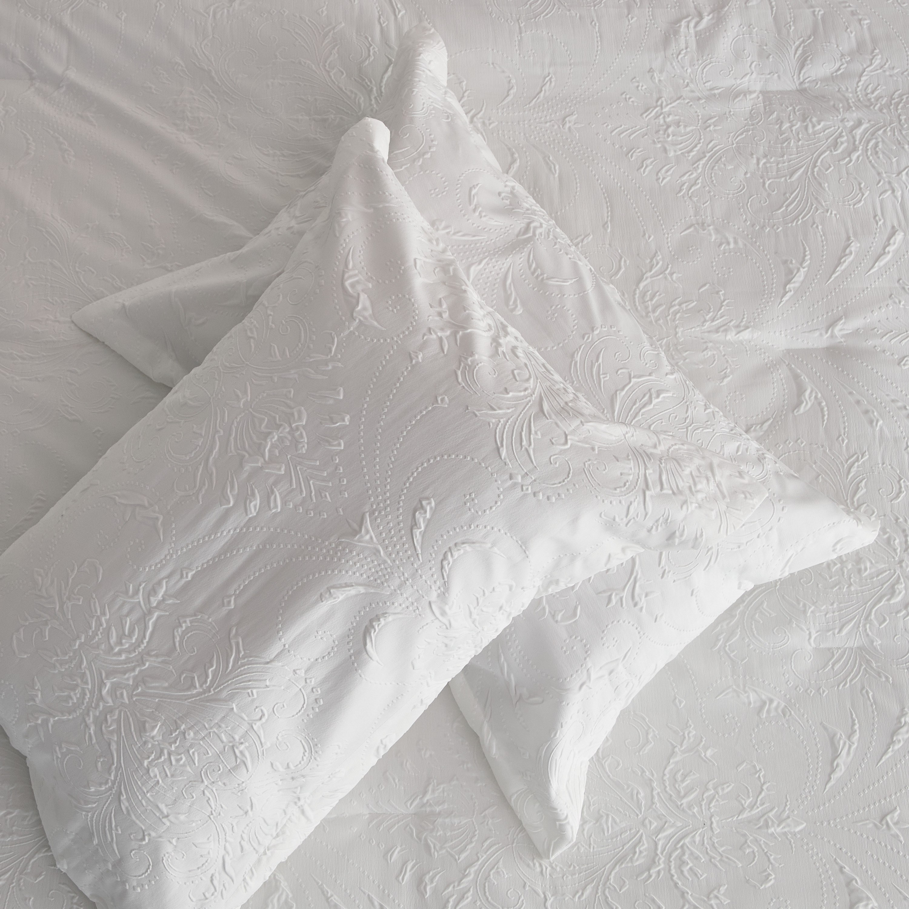 طقم مفروشات كينج من الألياف الدقيقة بنمط كريب 6 قطع من وايت بليس- 220 × 240 سم-hbxhomeware-hbxbedroom-image-6