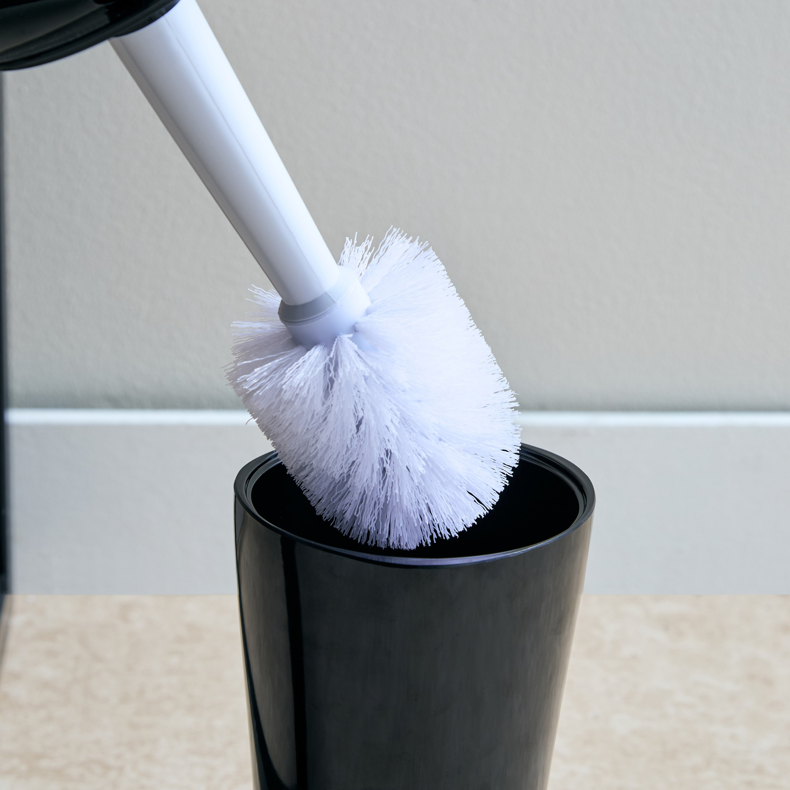 فرشاة حمام بحامل من أستن-hbxbathroom-laundry-cleaningaccessories-image-3
