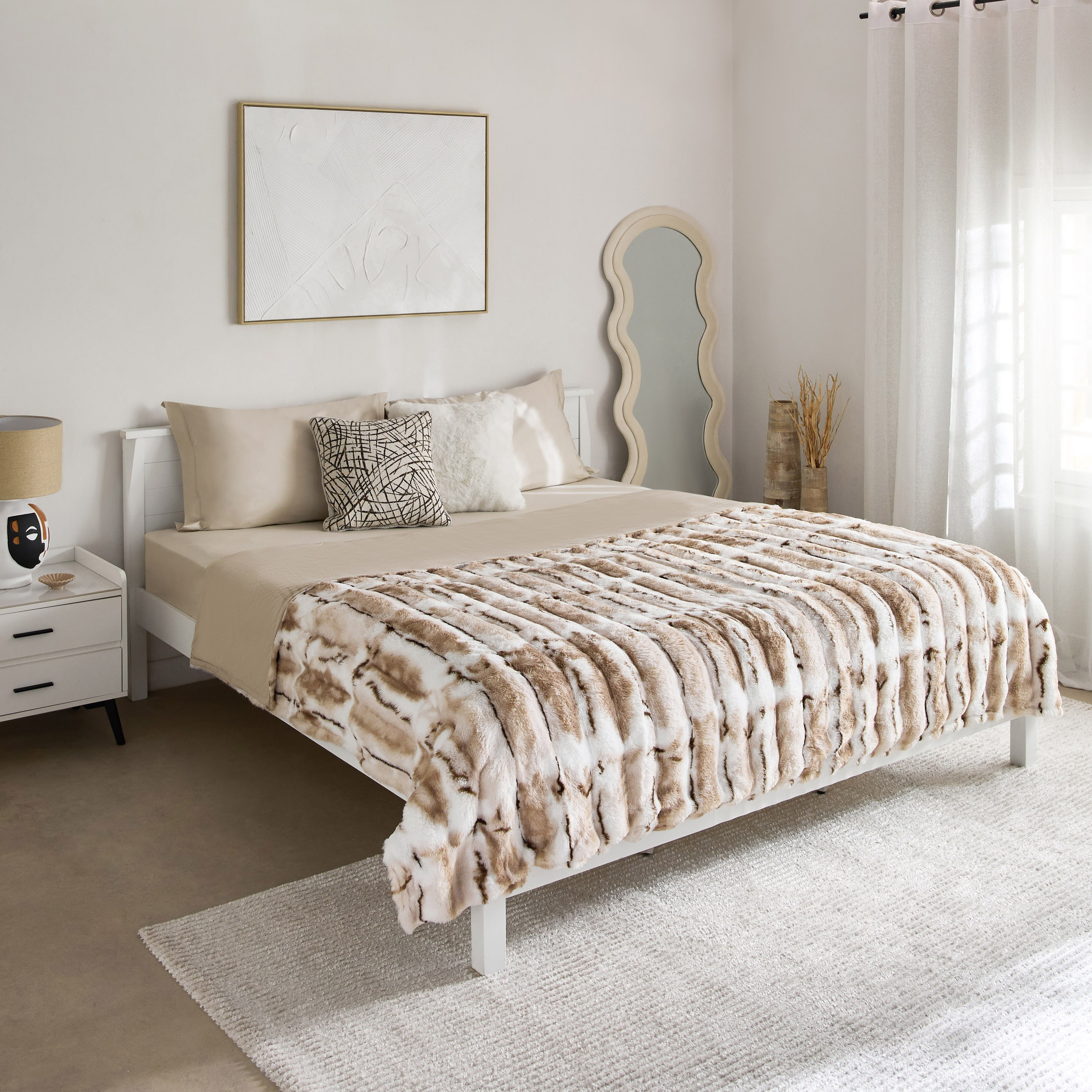 بطانية مزدوجة من فرو الأرانب بطبعات مقصوصة من فورلو- 220x240 سم-hbxhomeware-hbxbedroom-image-6