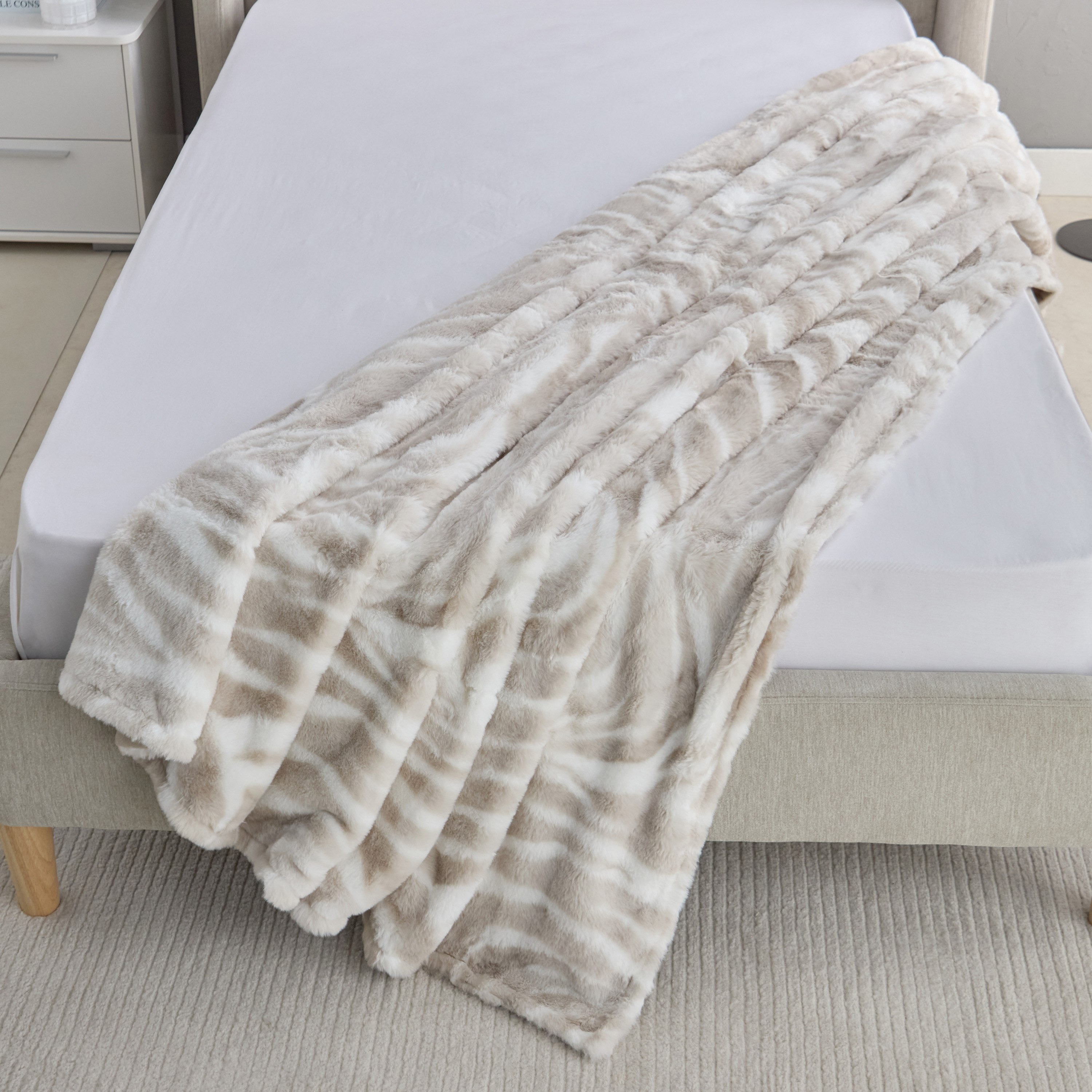 بطانية توين فرو أرنب مزدوجة الطبقات بطبعات من راين - 150x220 سم-hbxhomeware-hbxbedroom-image-4