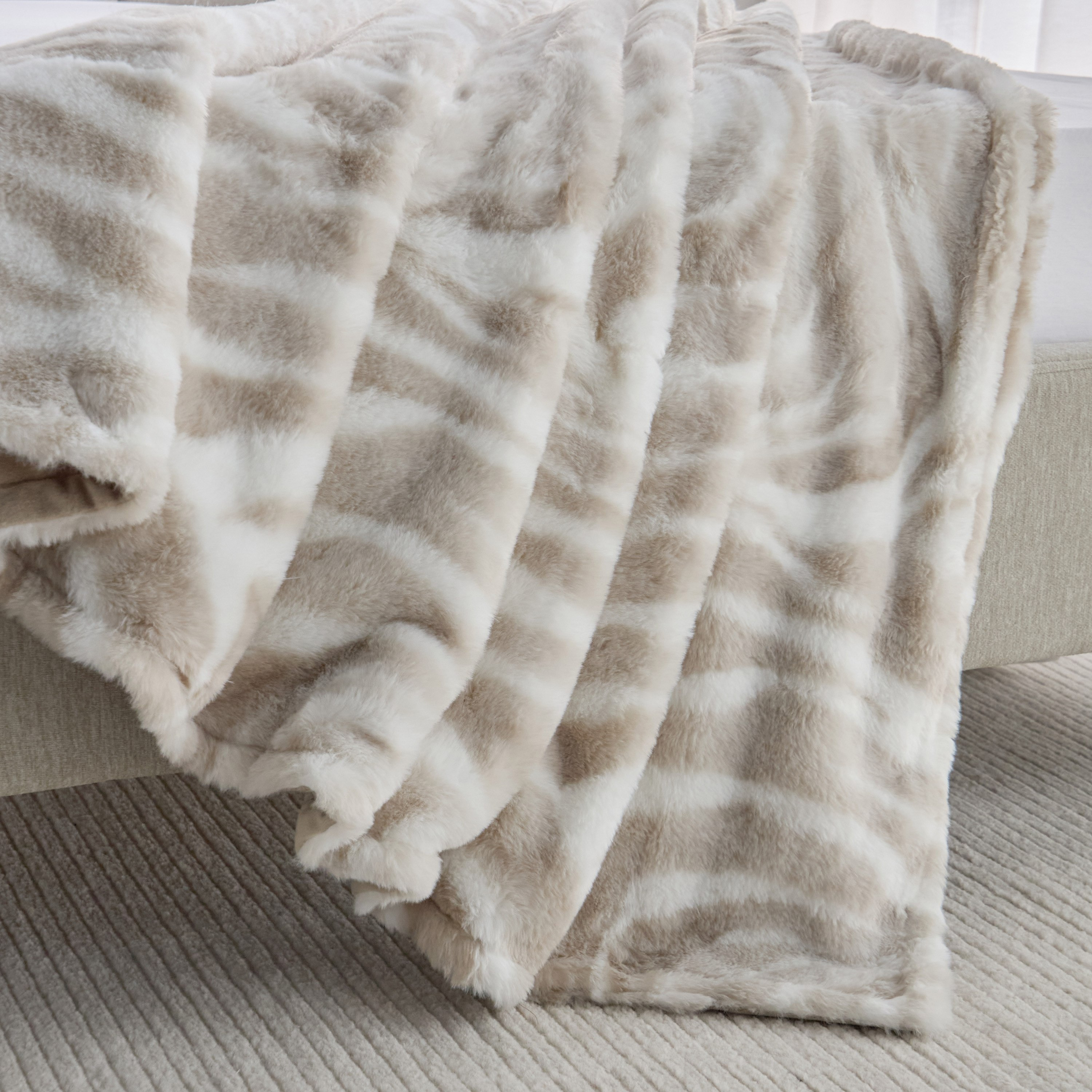 بطانية توين فرو أرنب مزدوجة الطبقات بطبعات من راين - 150x220 سم-hbxhomeware-hbxbedroom-image-5