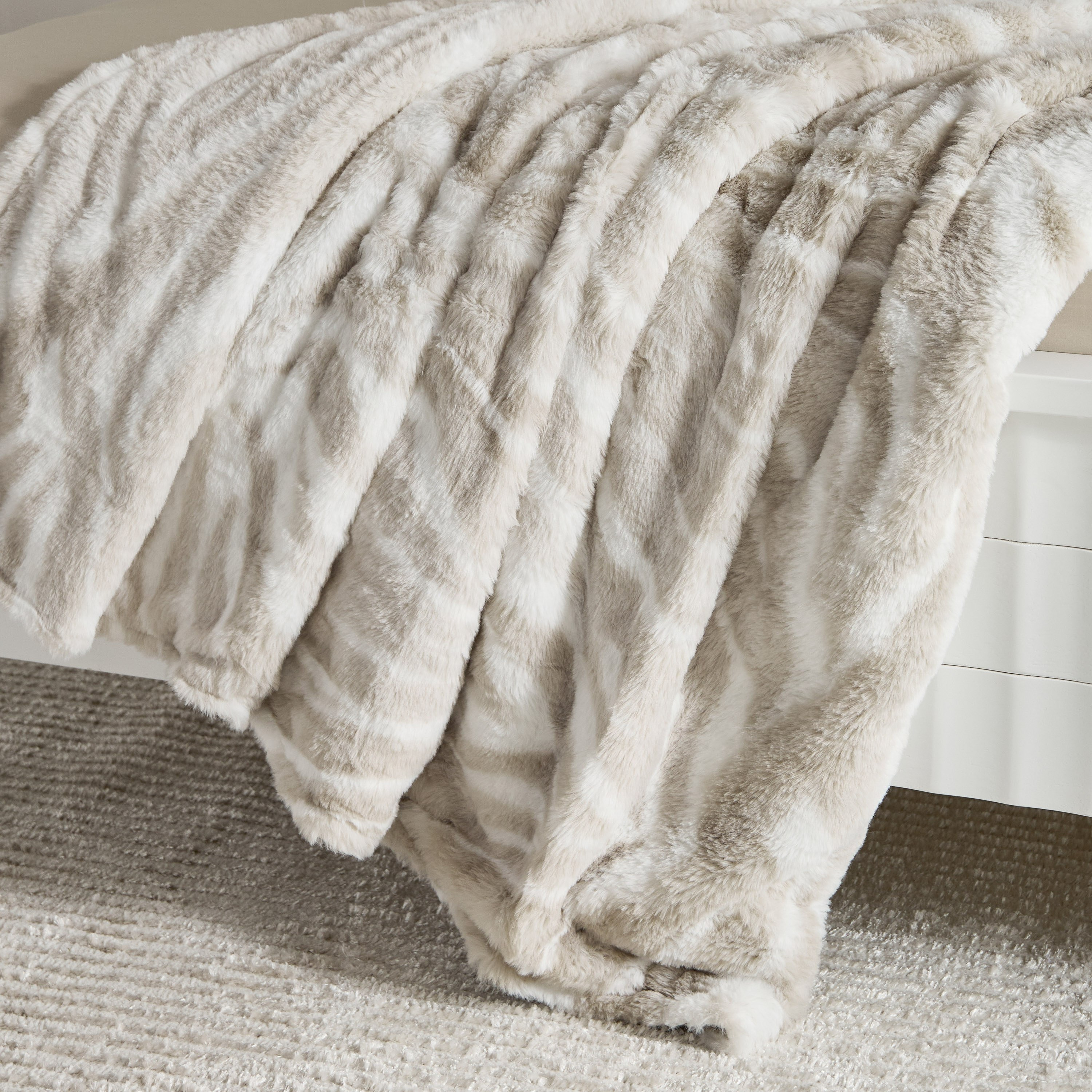 بطانية كينج مزدوجة الطبقات من فرو الأرنب بطبعات من راين - 220×240 سم-hbxhomeware-hbxbedroom-image-5