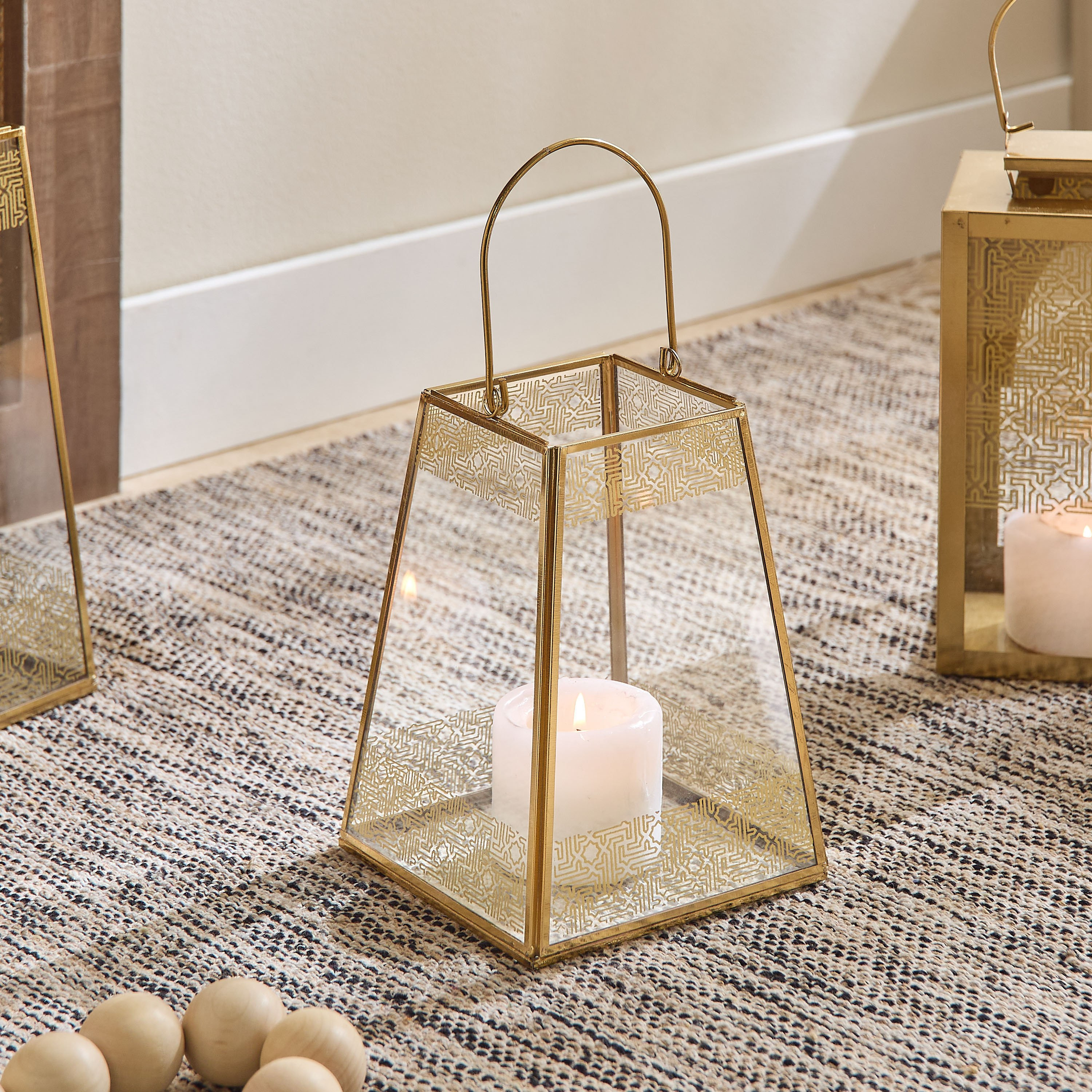 Skyline Mirage Glass Lantern - 15x15x20 cm-hbxdecorandfurnishings-homeaccessories-lanterns-image-1