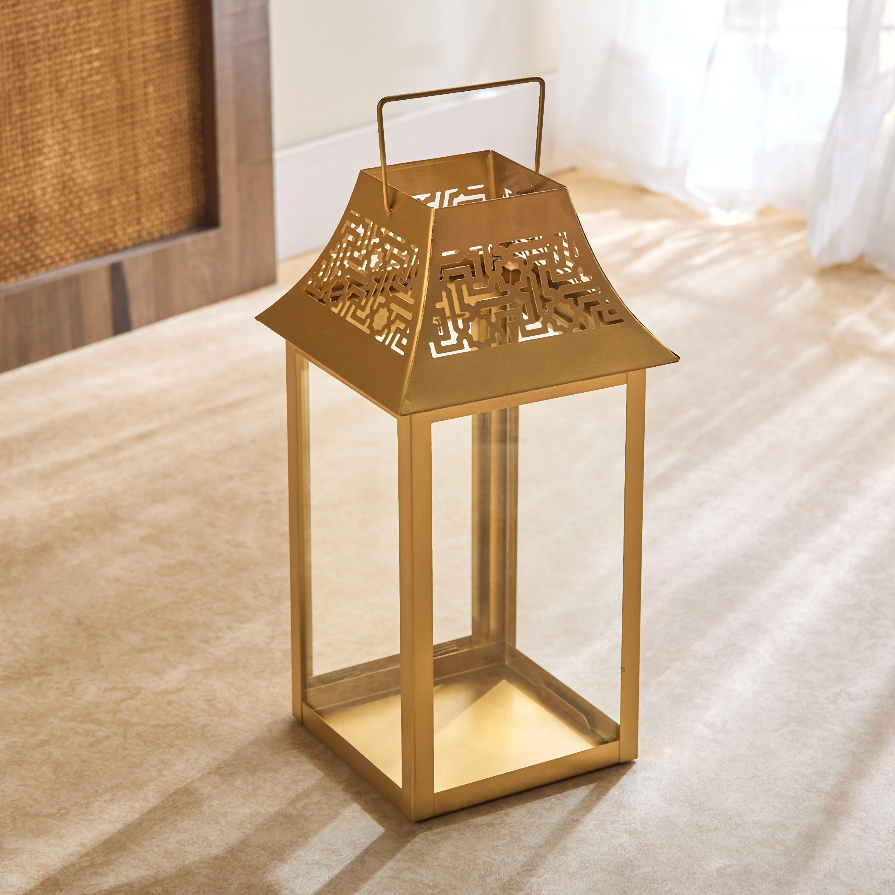 فانوس زجاجي بإطار معدني ميراج من سكاي لاين - 15x15x35 سم-hbxdecorandfurnishings-homeaccessories-lanterns-image-2