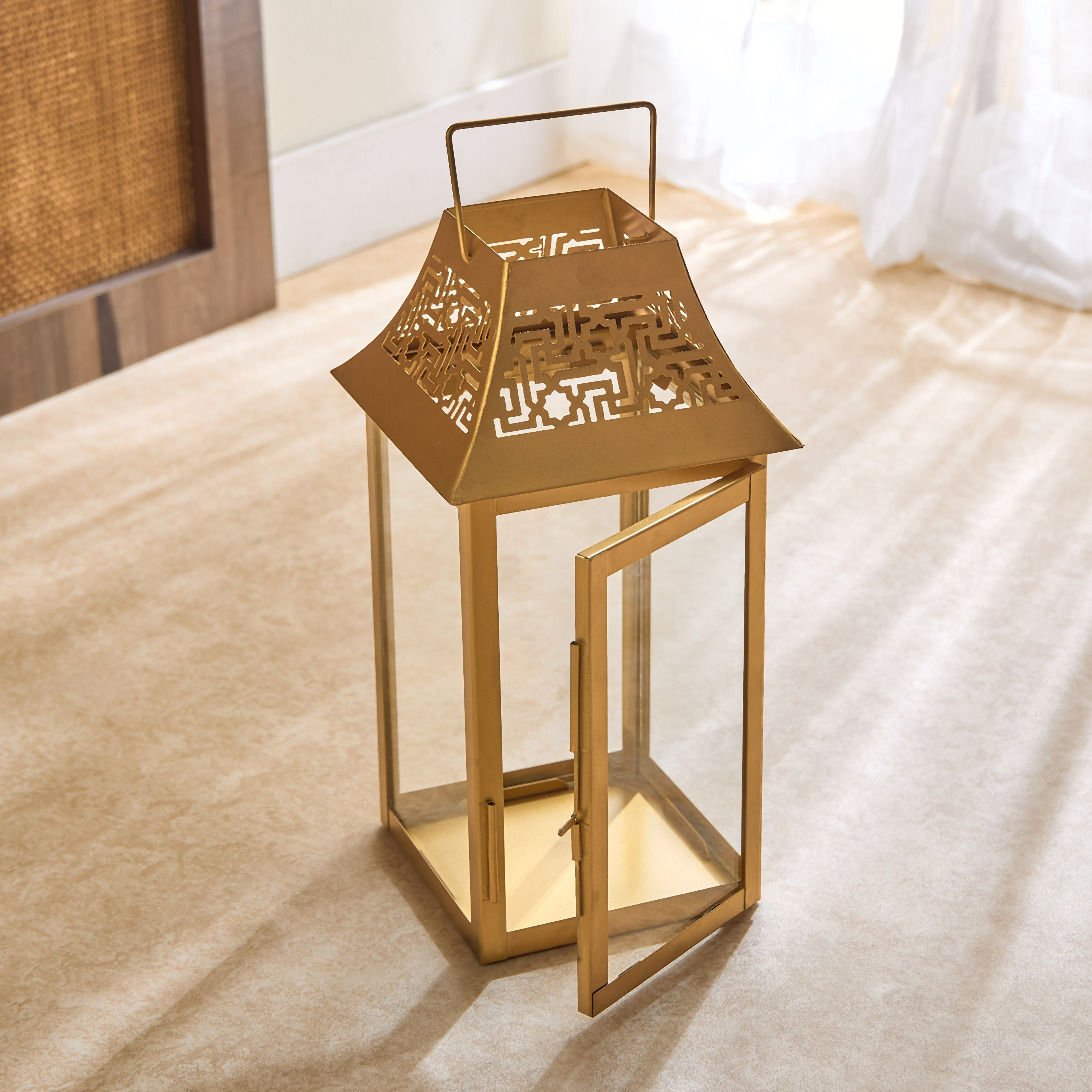 فانوس زجاجي بإطار معدني ميراج من سكاي لاين - 15x15x35 سم-hbxdecorandfurnishings-homeaccessories-lanterns-image-3