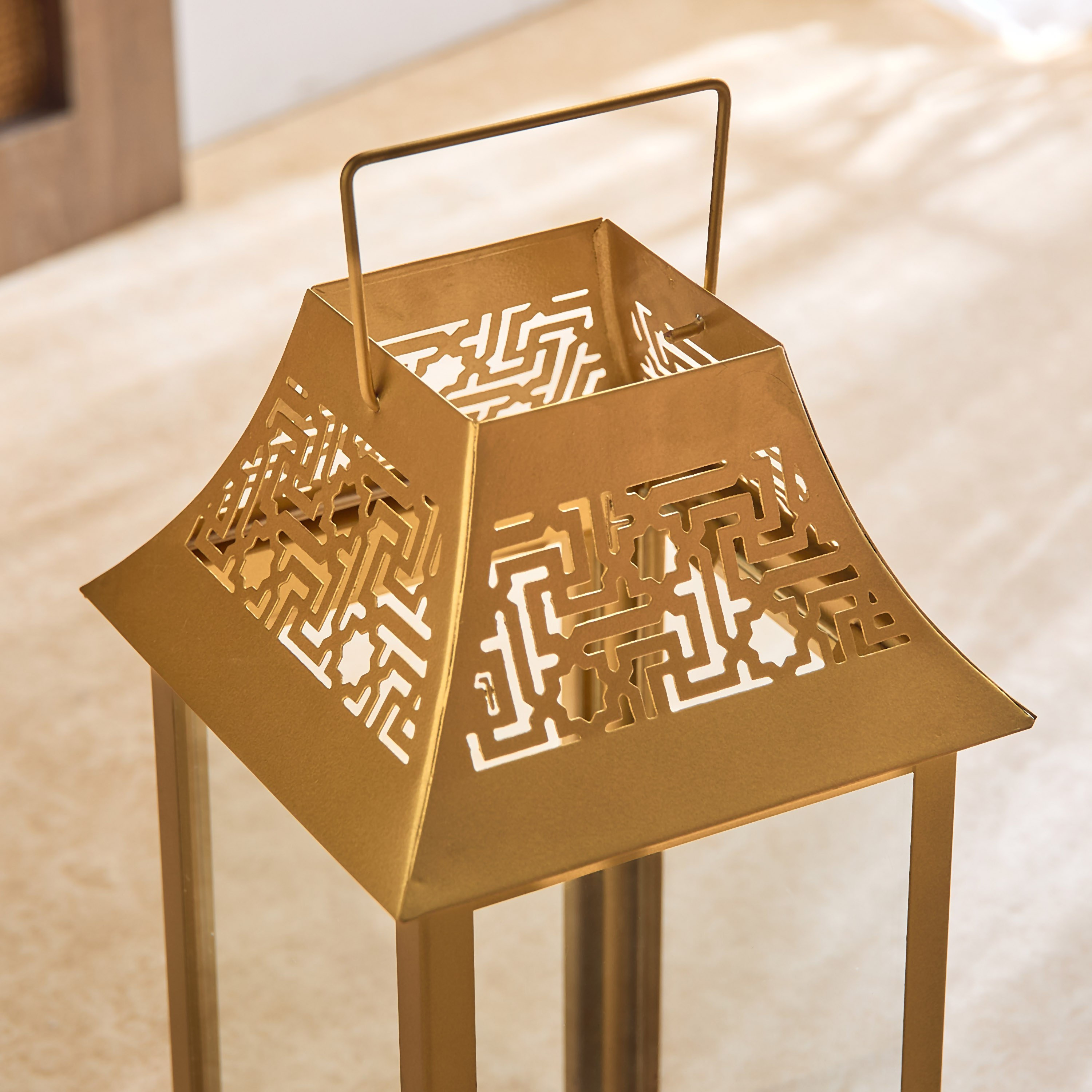 فانوس زجاجي بإطار معدني ميراج من سكاي لاين - 15x15x35 سم-hbxdecorandfurnishings-homeaccessories-lanterns-image-4