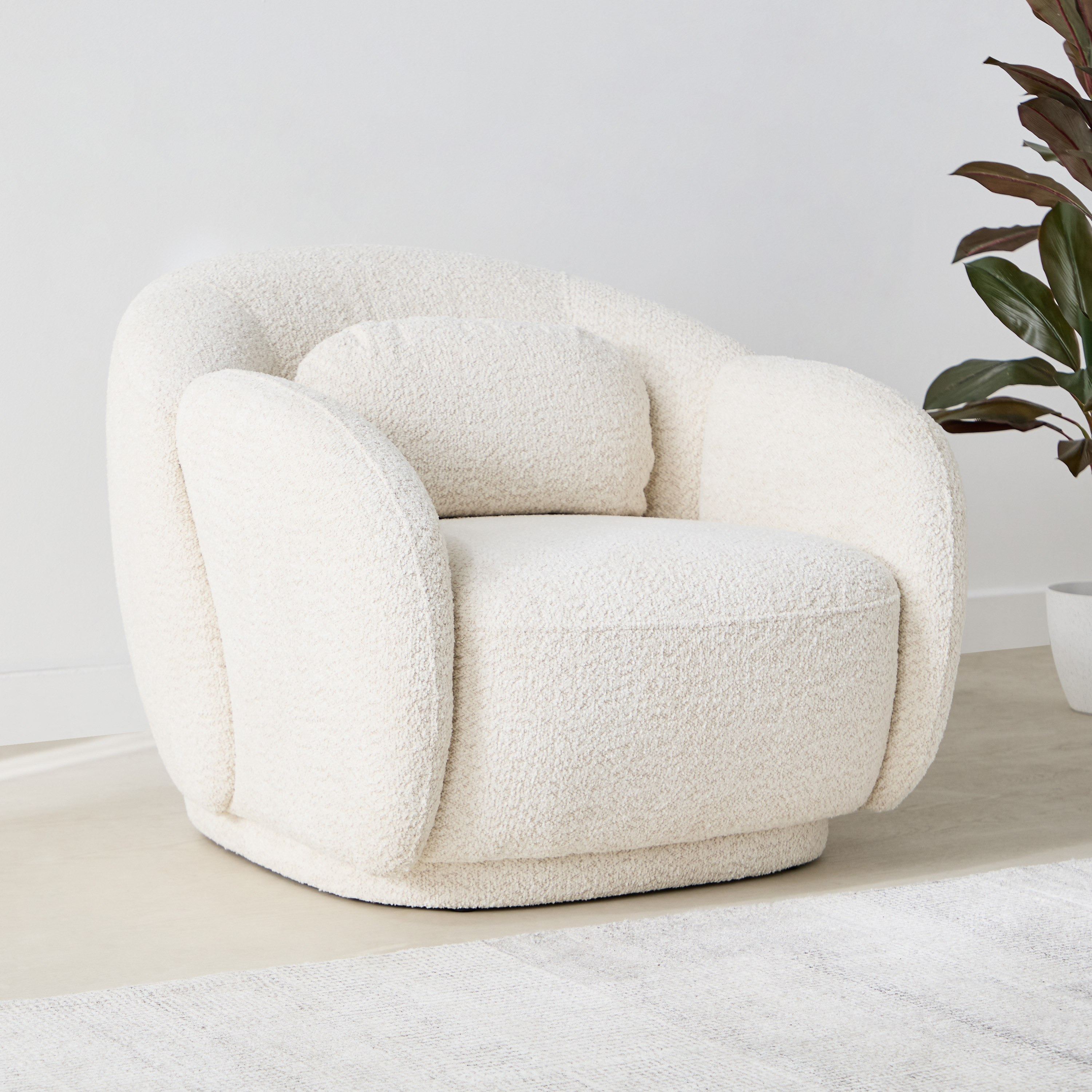 كنبة قماش بمساند ذراعين مع وسادة من ميلفي-hbxlivingroom-sofasandarmchairs-sofas-image-1