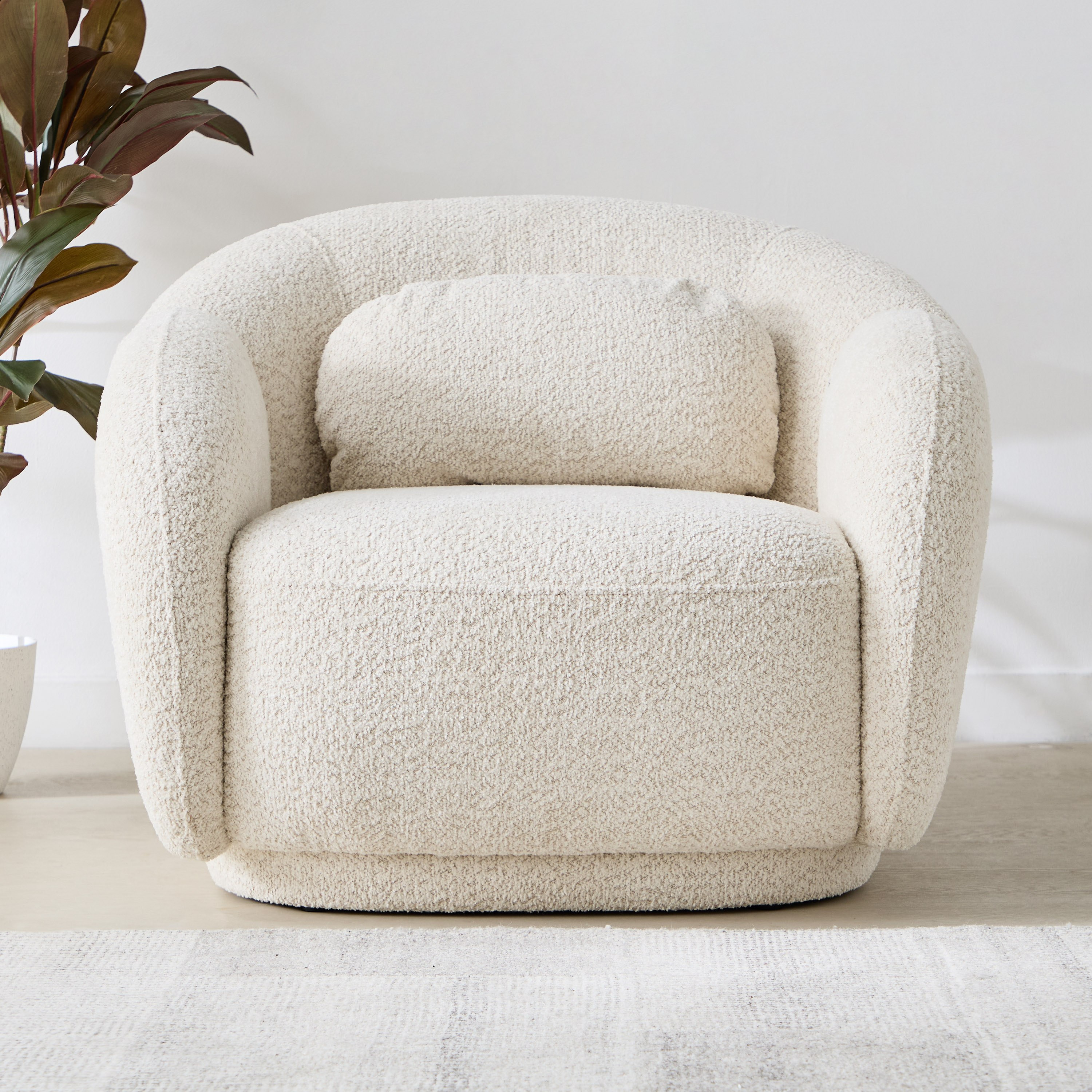 كنبة قماش بمساند ذراعين مع وسادة من ميلفي-hbxlivingroom-sofasandarmchairs-sofas-image-2