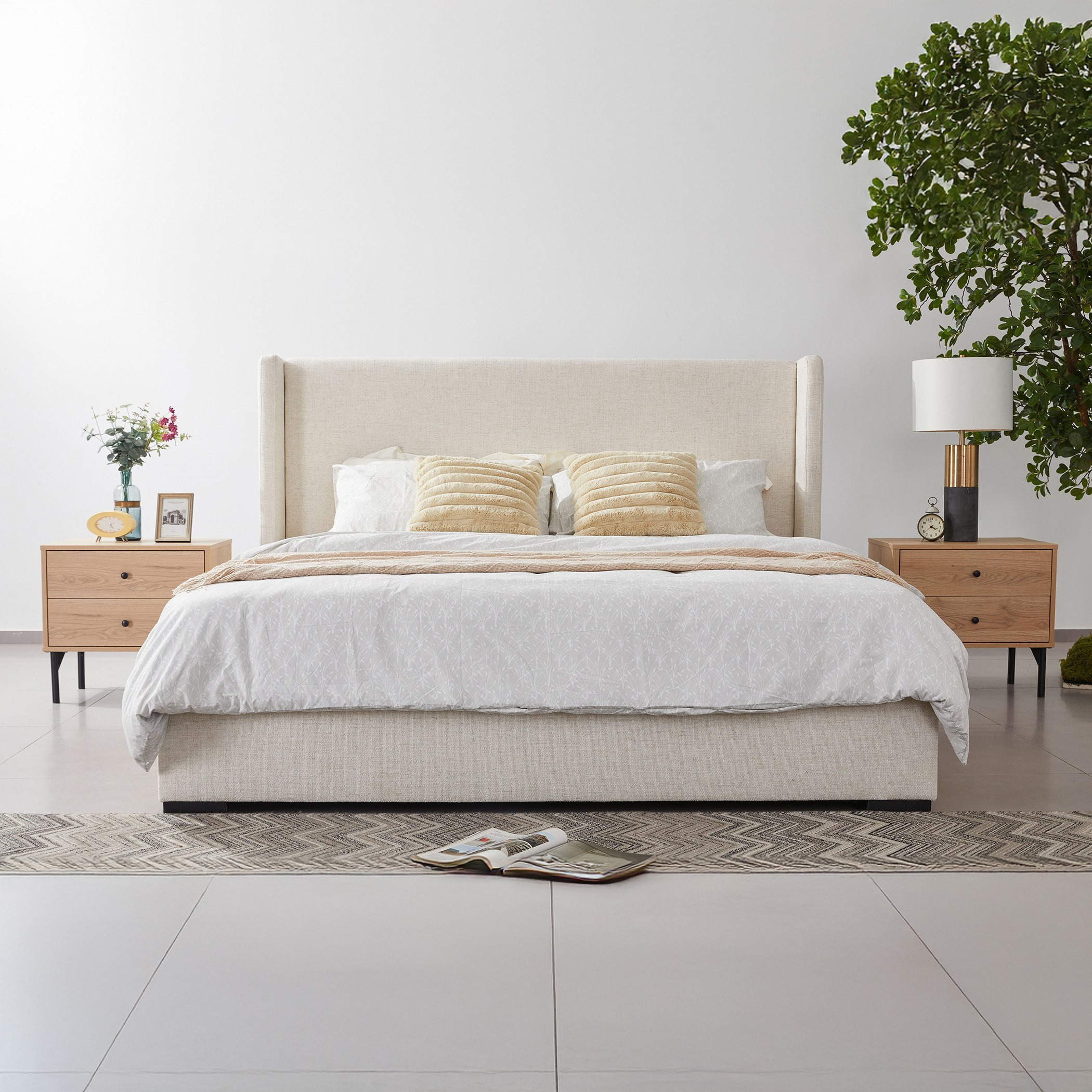 سرير كينج منجّد من تشارلستون - 180x200 سم-hbxfurniture-bedsandbedsets-beds-king-image-1