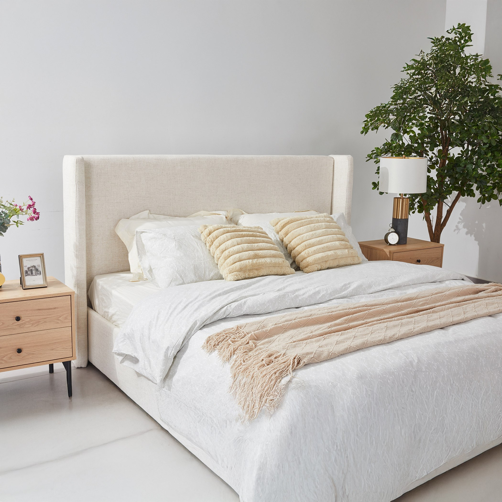 سرير كينج منجّد من تشارلستون - 180x200 سم-hbxfurniture-bedsandbedsets-beds-king-image-2