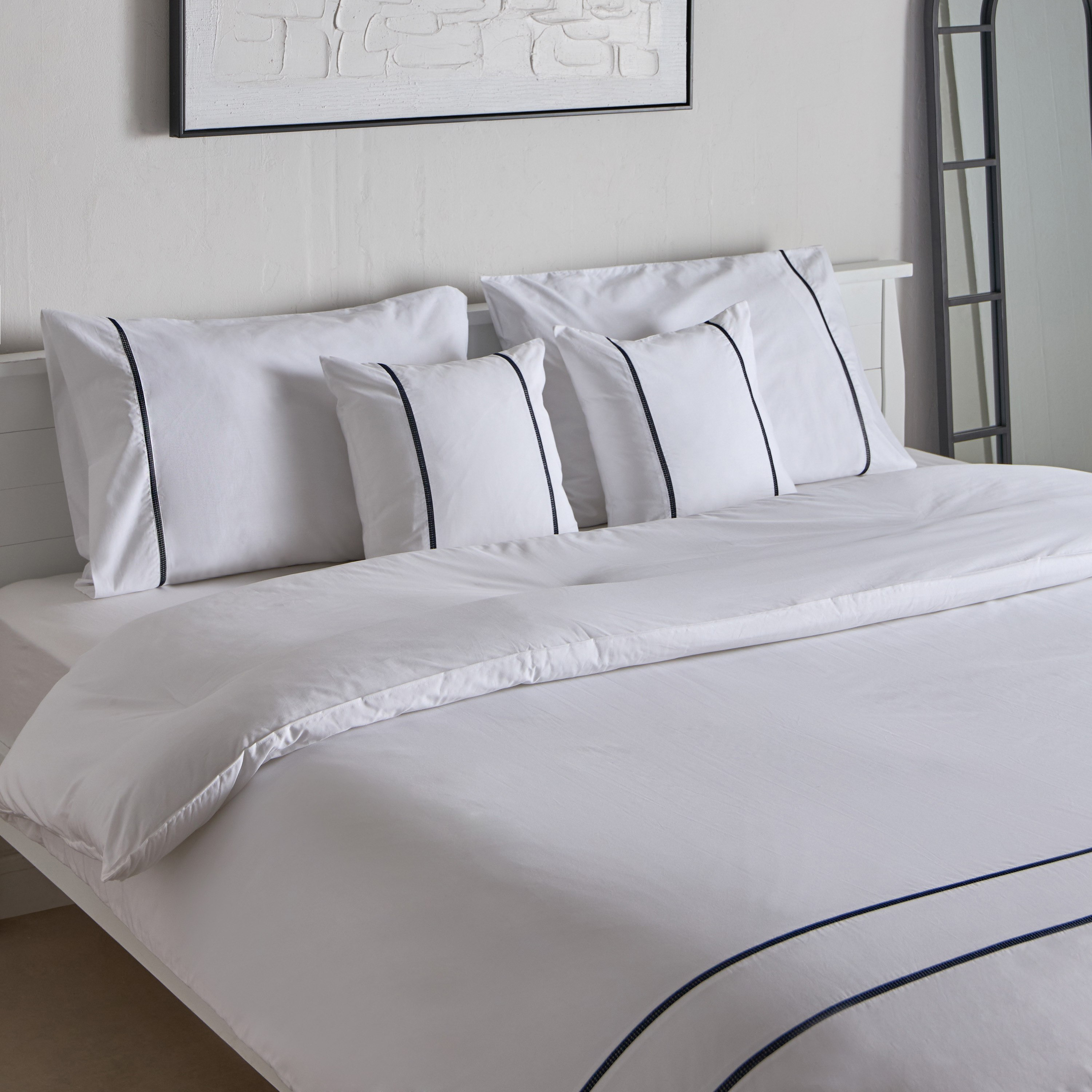 طقم لحاف كينج قطن 5 قطع بحواف دانتيل من وايت هافن - 220x240 سم-hbxhomeware-hbxbedroom-image-1