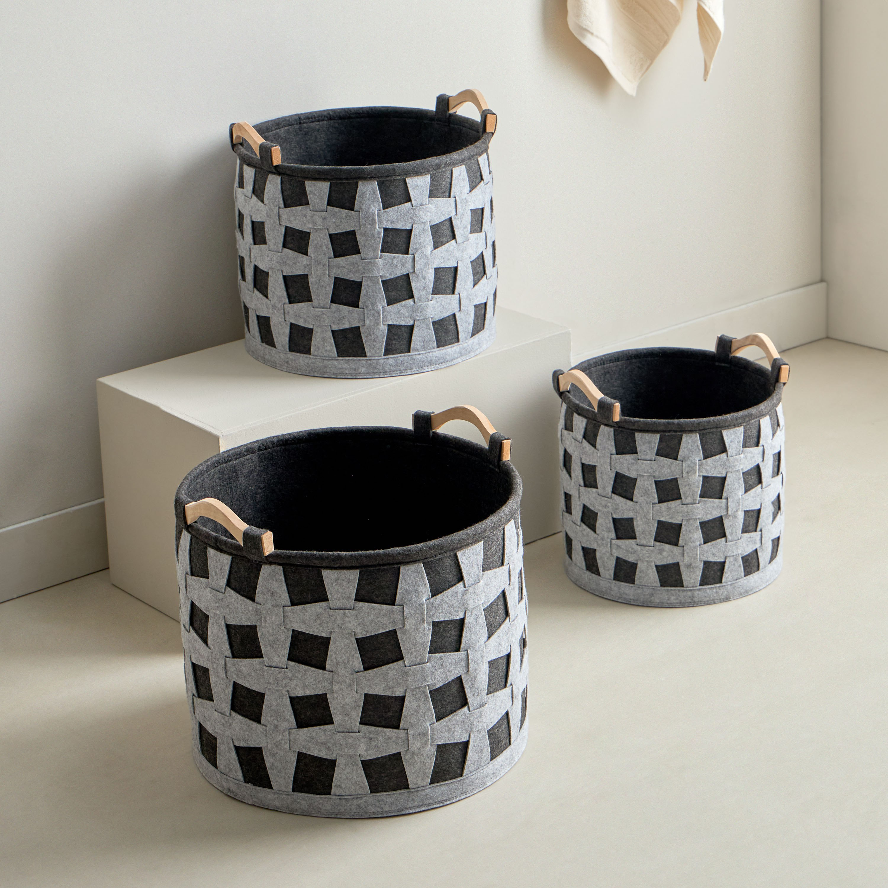 Circular 3-Piece Felt Basket Set-hbxbedroom-bedroomaccessories-bedroomstorage-image-2
