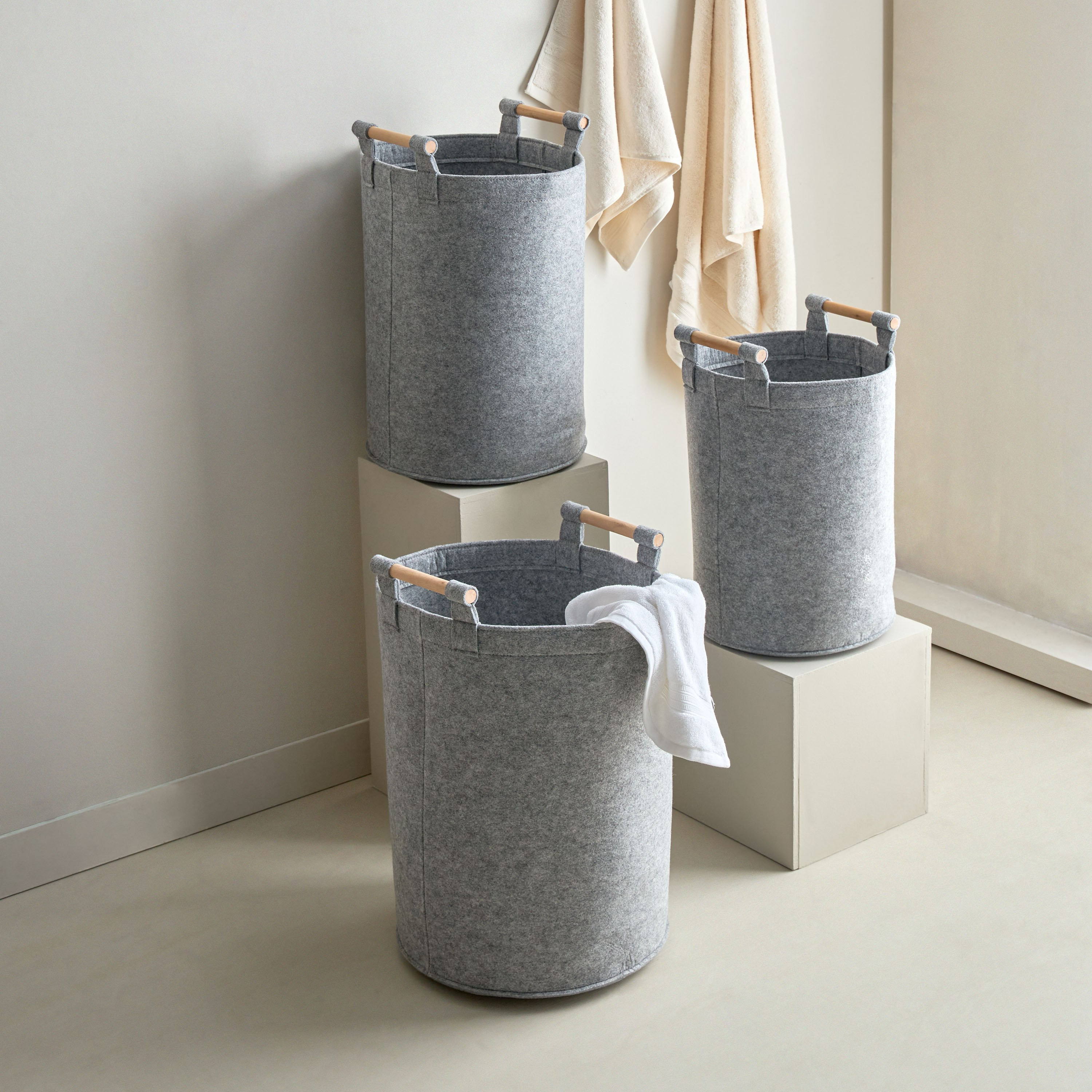 طقم سلّة غسيل لباد بمقبض خشبي 3 قطع من فيونا-hbxbathroom-bathroomstorage-laundryhampers-image-2