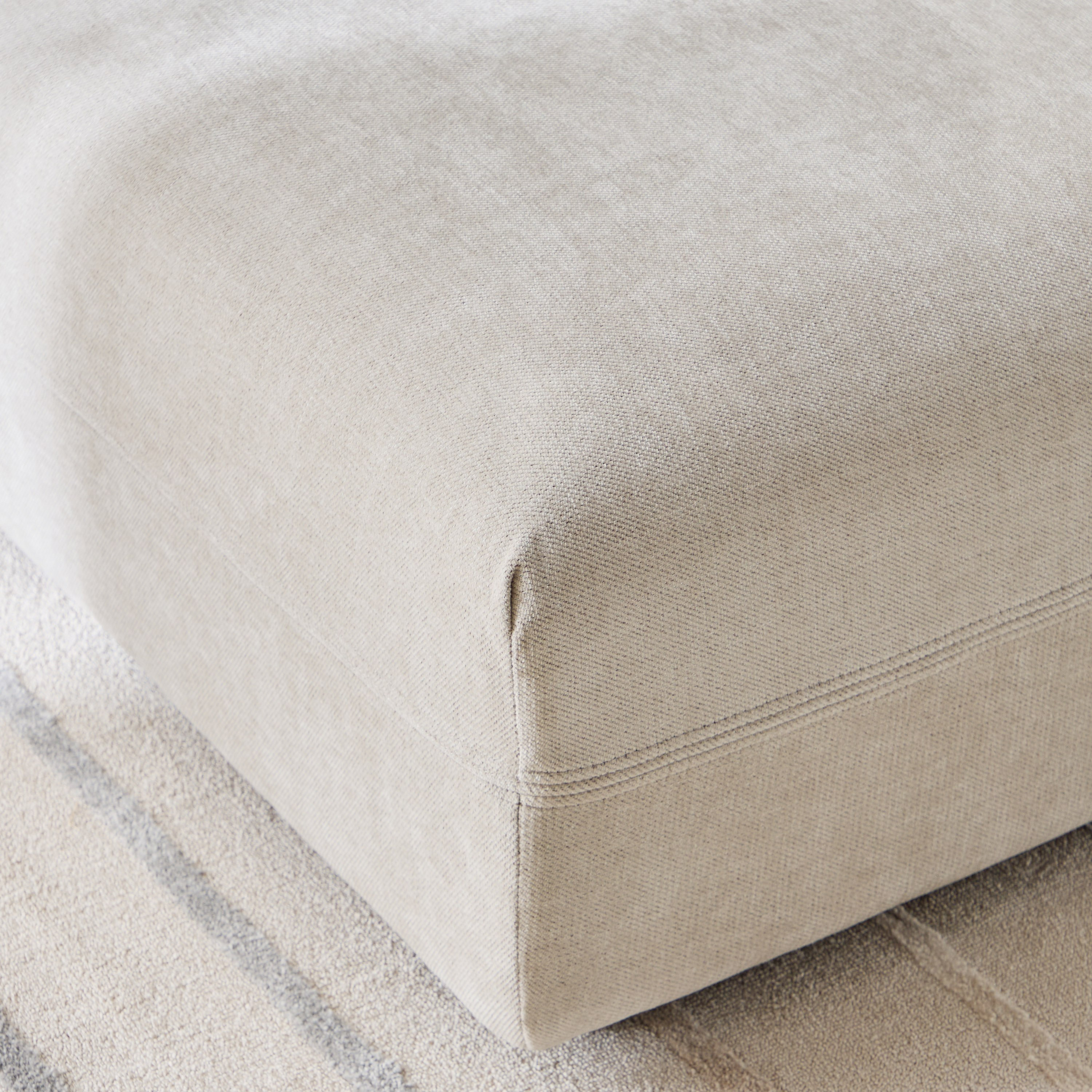 مسند قدم قماش من فيجو-hbxlivingroom-sofasandarmchairs-modularsofas-image-3