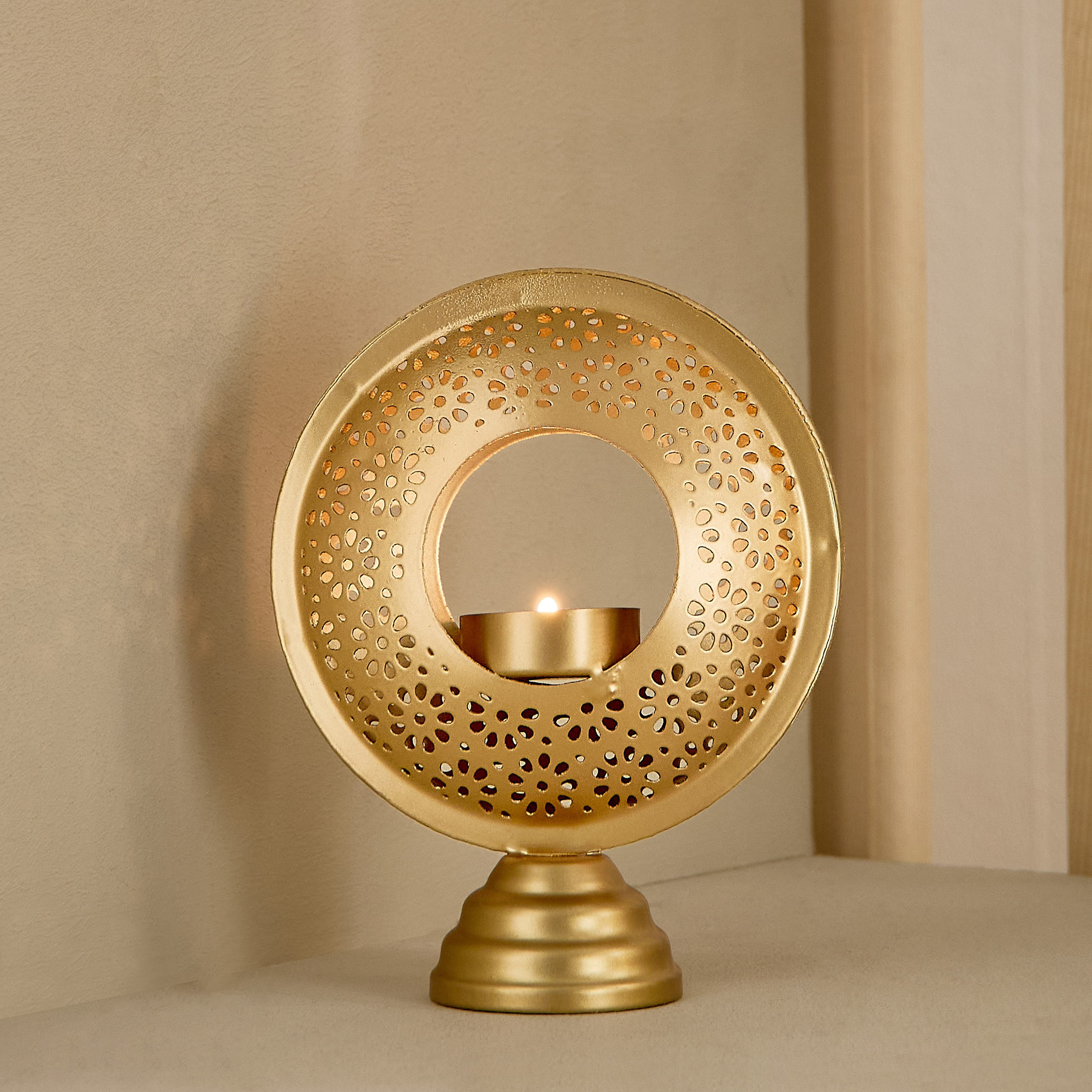 حامل شموع صغيرة معدن بتفاصيل مفرّغة من إيسابا - 12.5x5.5x16 سم-hbxlivingroom-decorandaccessories-candleholders-image-1