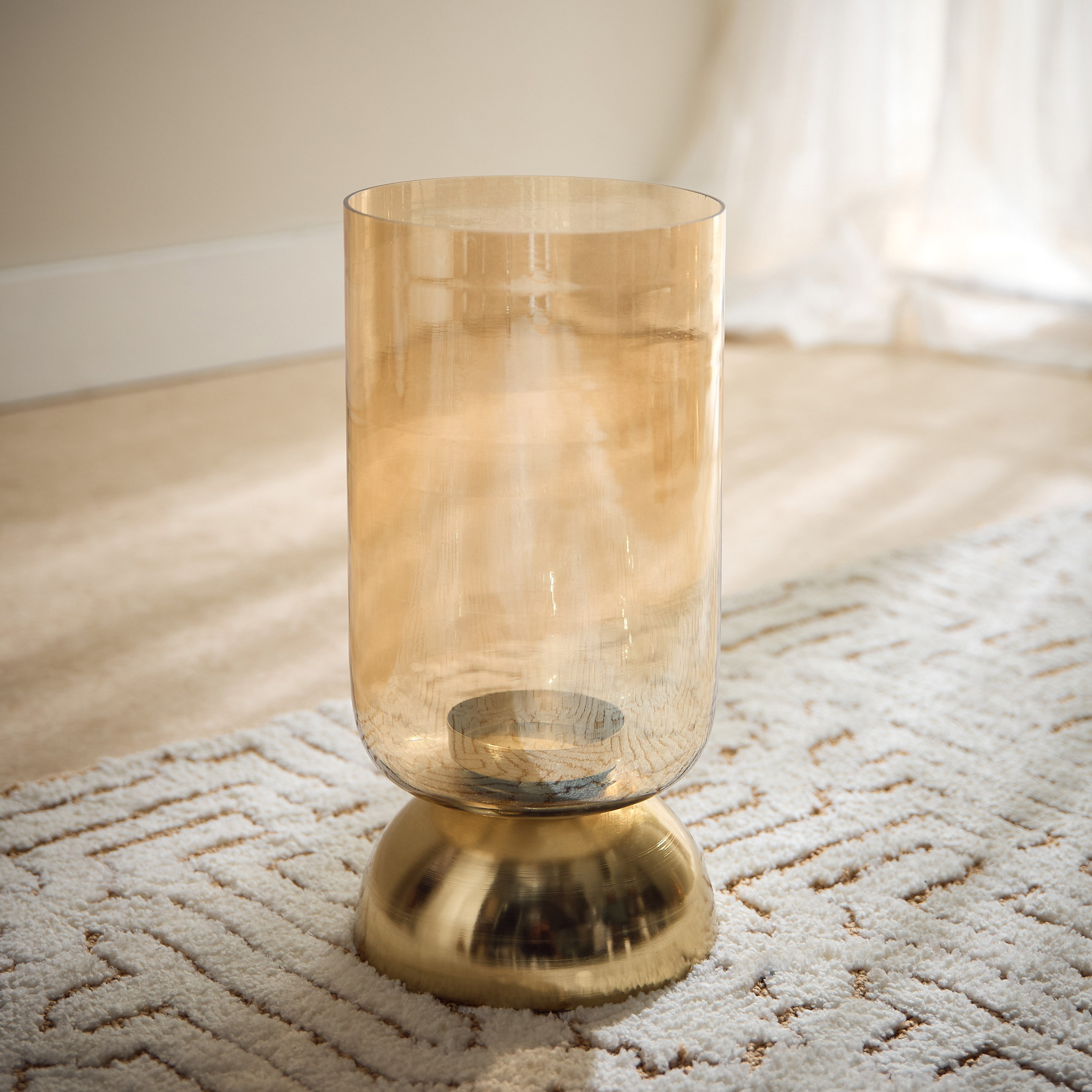 حامل شموع عمودي بزجاج لامع وقاعدة معدنية من أكورد - 15x15x29.5 سم-hbxlivingroom-decorandaccessories-candleholders-image-2