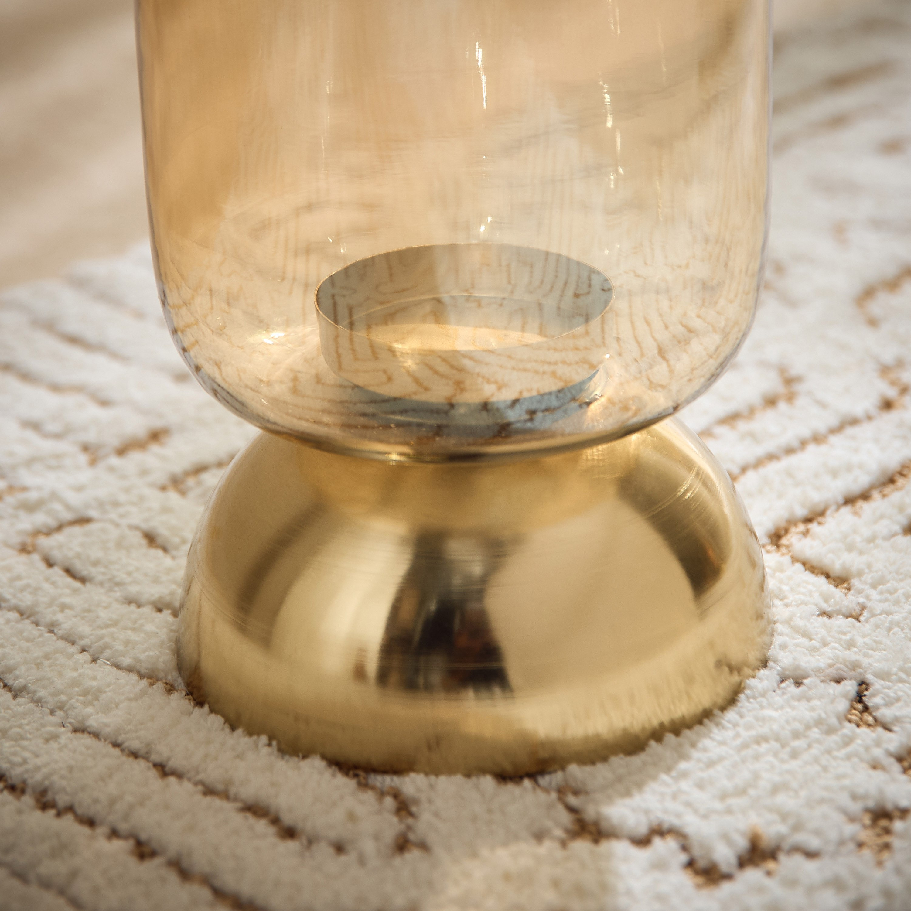 حامل شموع عمودي بزجاج لامع وقاعدة معدنية من أكورد - 15x15x29.5 سم-hbxlivingroom-decorandaccessories-candleholders-image-3