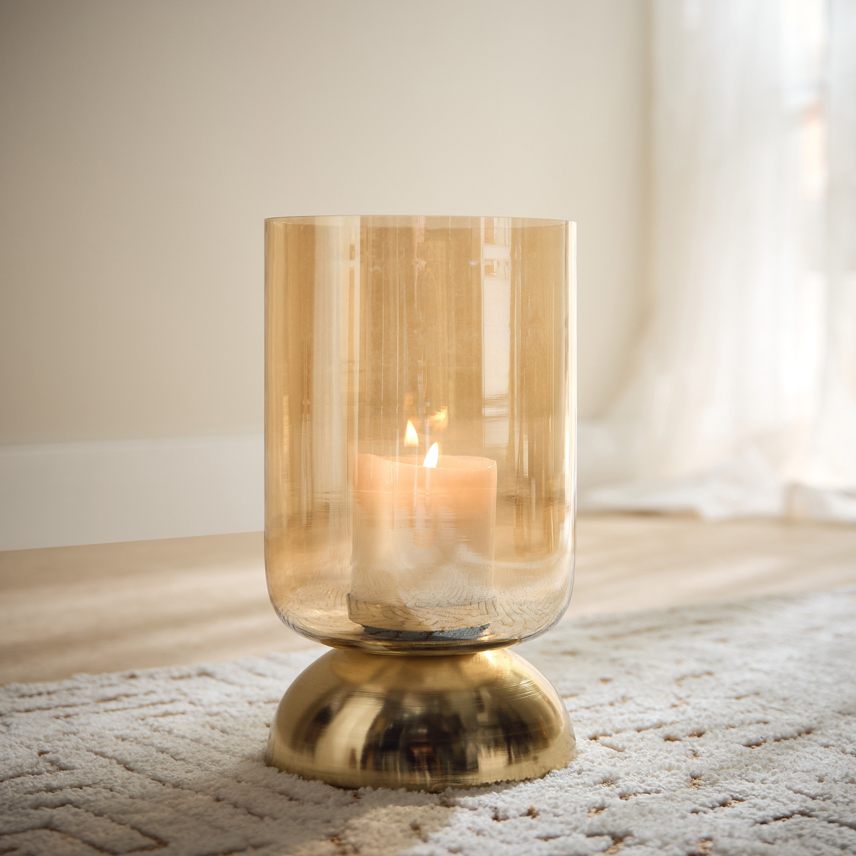 حامل شموع زجاج لامع بقاعدة معدنية من أكورد - 15x15x27 سم-hbxlivingroom-decorandaccessories-candleholders-image-1