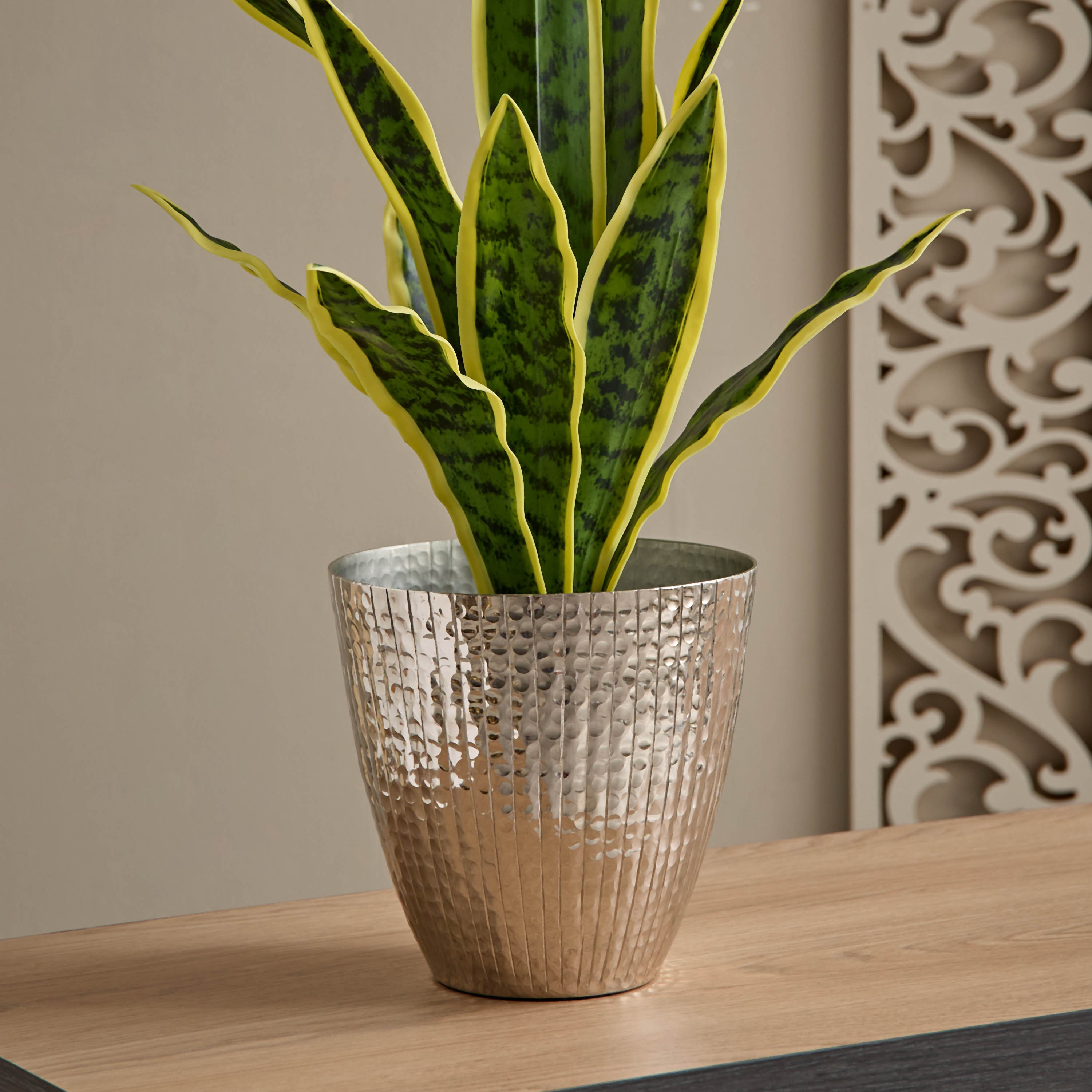 إناء زرع مستدير مضلع ألومنيوم لامع من أوسي - 20 × 20 × 19 سم-hbxlivingroom-decorandaccessories-plantersandurns-image-1