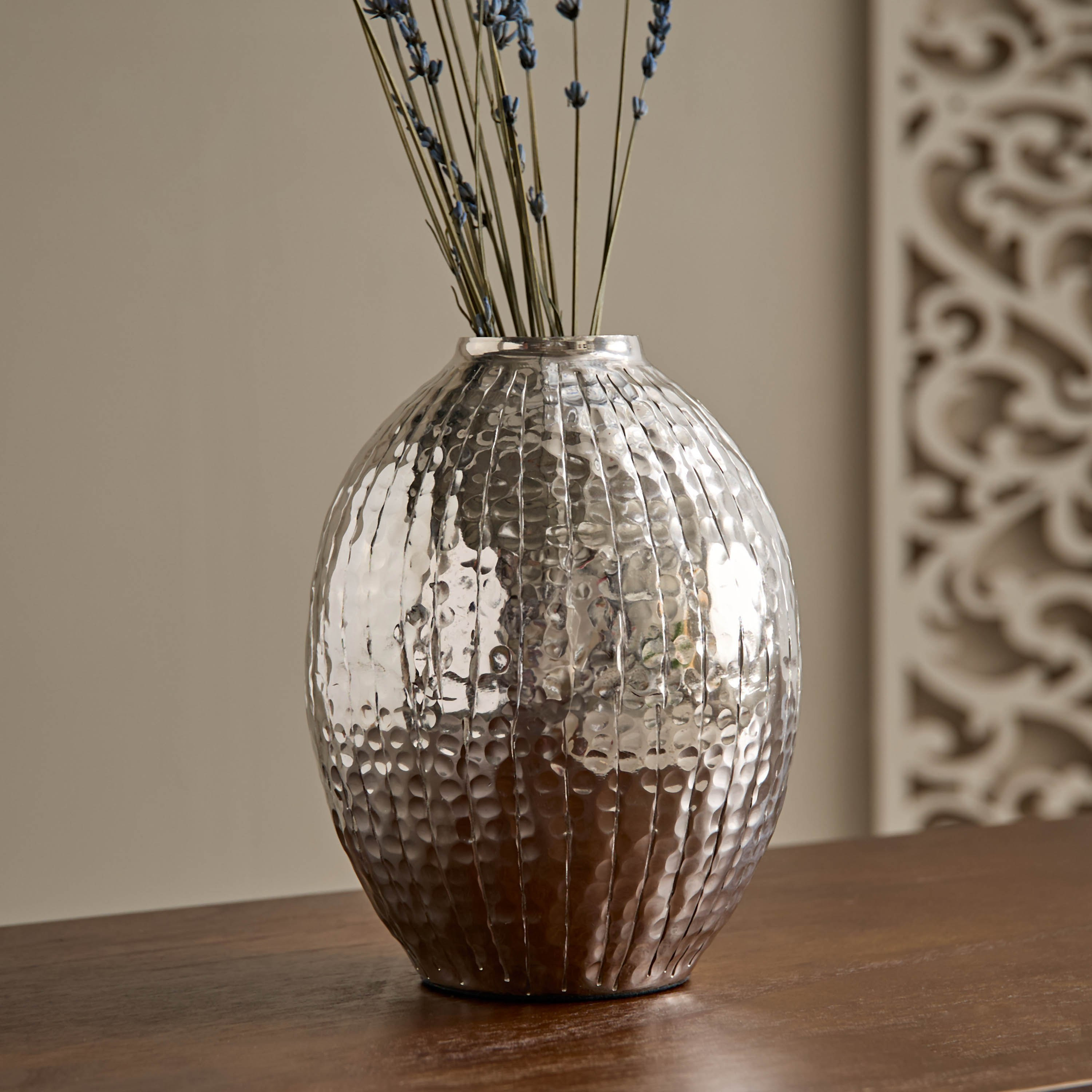 مزهرية مغزلية ألومنيوم مضلعة لامعة من أريزونا - 15.5 × 15.5 × 19 سم-hbxbedroom-decorandaccessories-vases-image-1