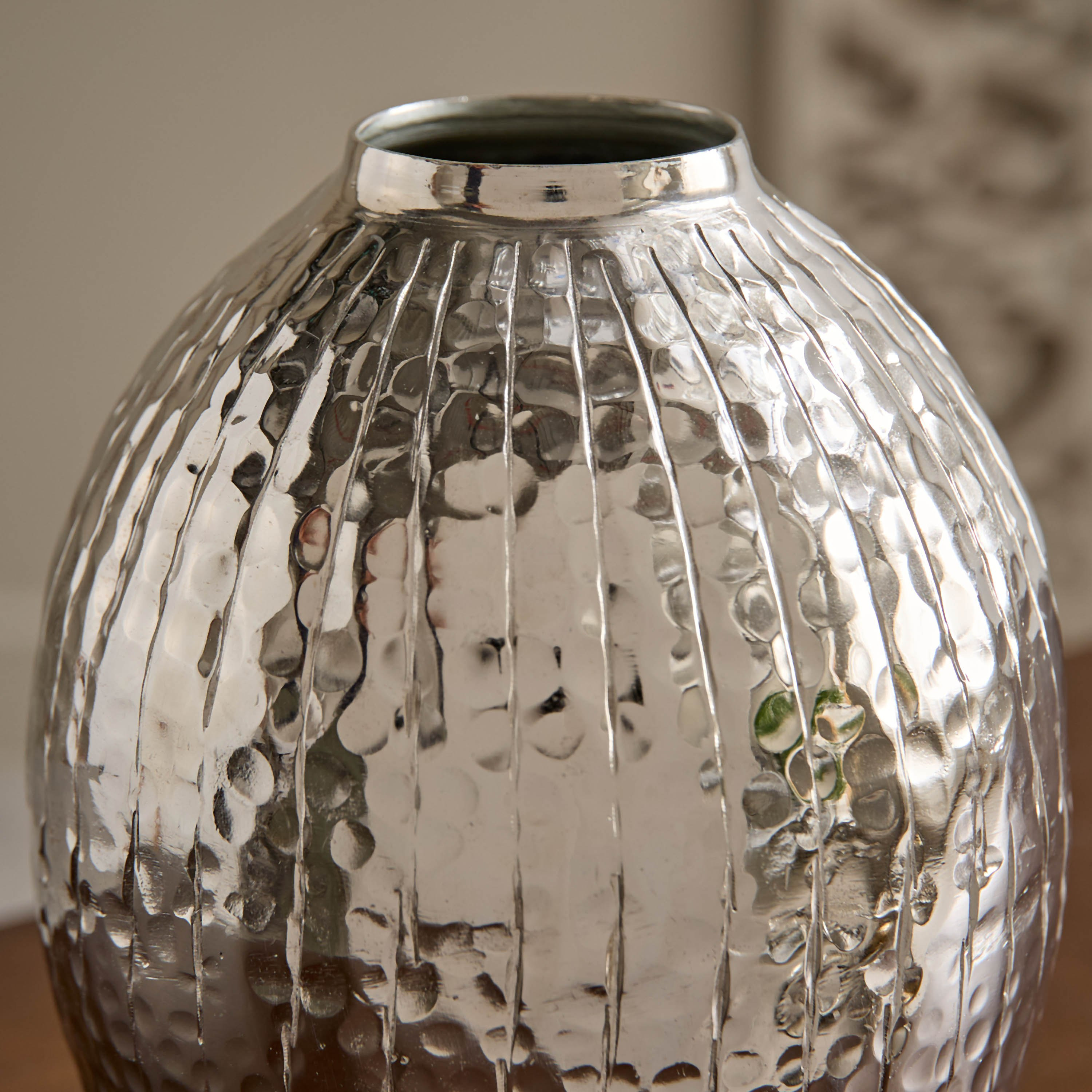 مزهرية مغزلية ألومنيوم مضلعة لامعة من أريزونا - 15.5 × 15.5 × 19 سم-hbxbedroom-decorandaccessories-vases-image-3