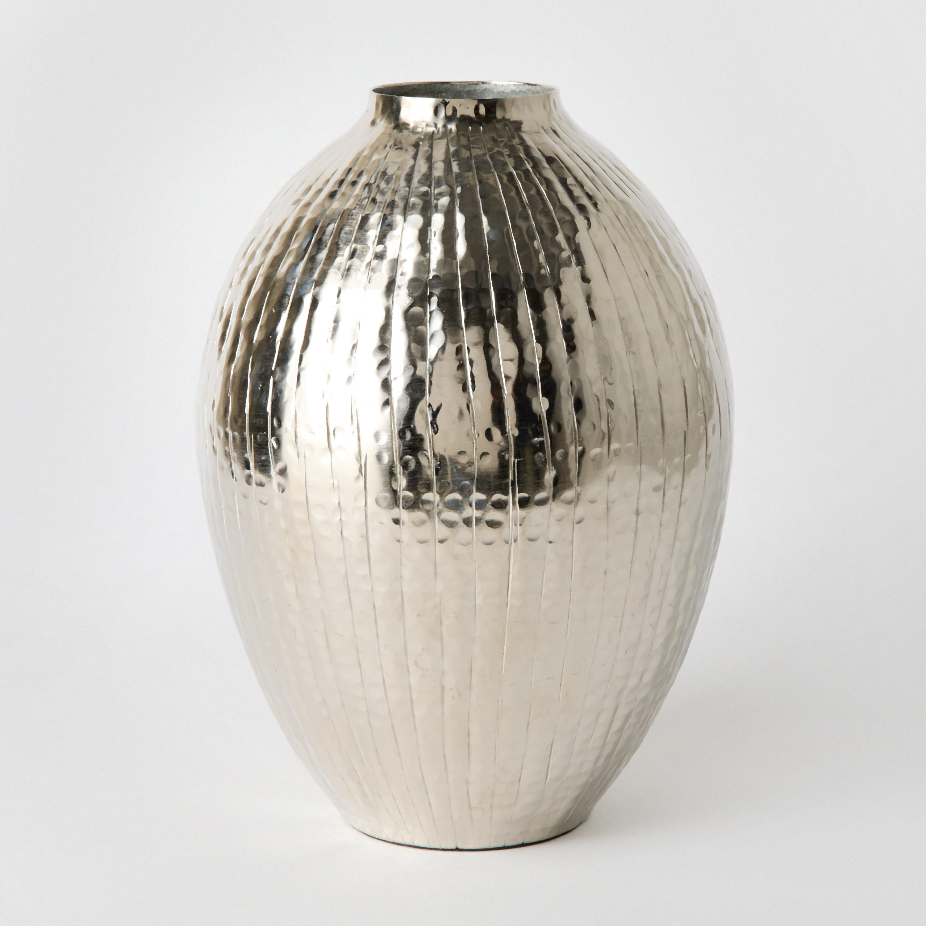 Arizona Aluminium Sparkle Ribbed Spindle Vase - 21.5x21.9x29 cm-hbxbedroom-decorandaccessories-vases-image-5