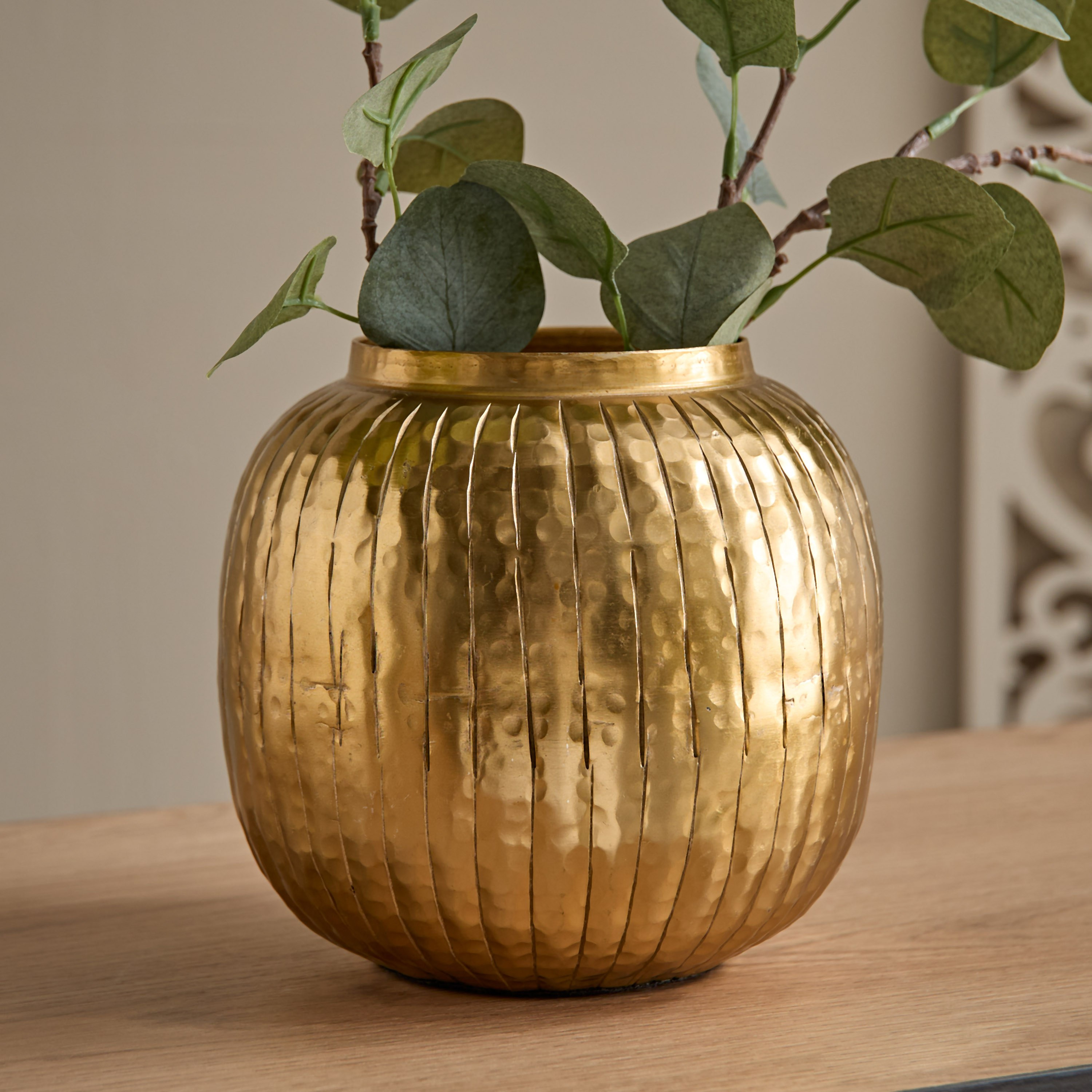 Ausie Aluminium Ribbed Vase - 17.5x17.5x17 cm-hbxbedroom-decorandaccessories-vases-image-1
